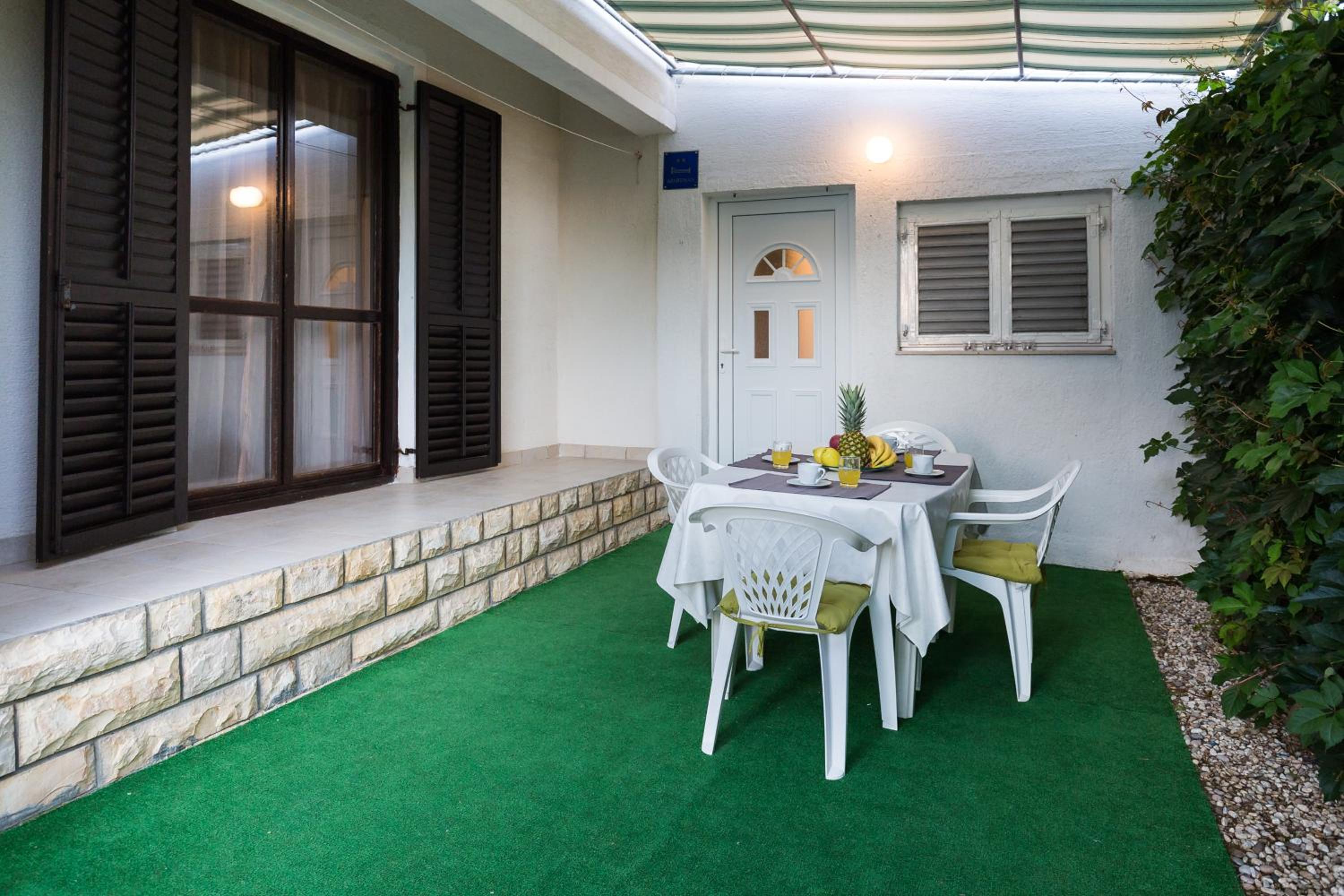 Cozy apartment Josipa view 3