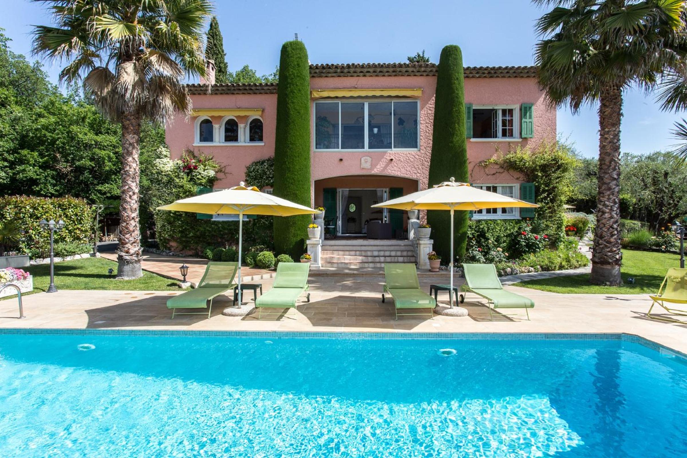 Mas Du Roc Bed & Breakfast view 5