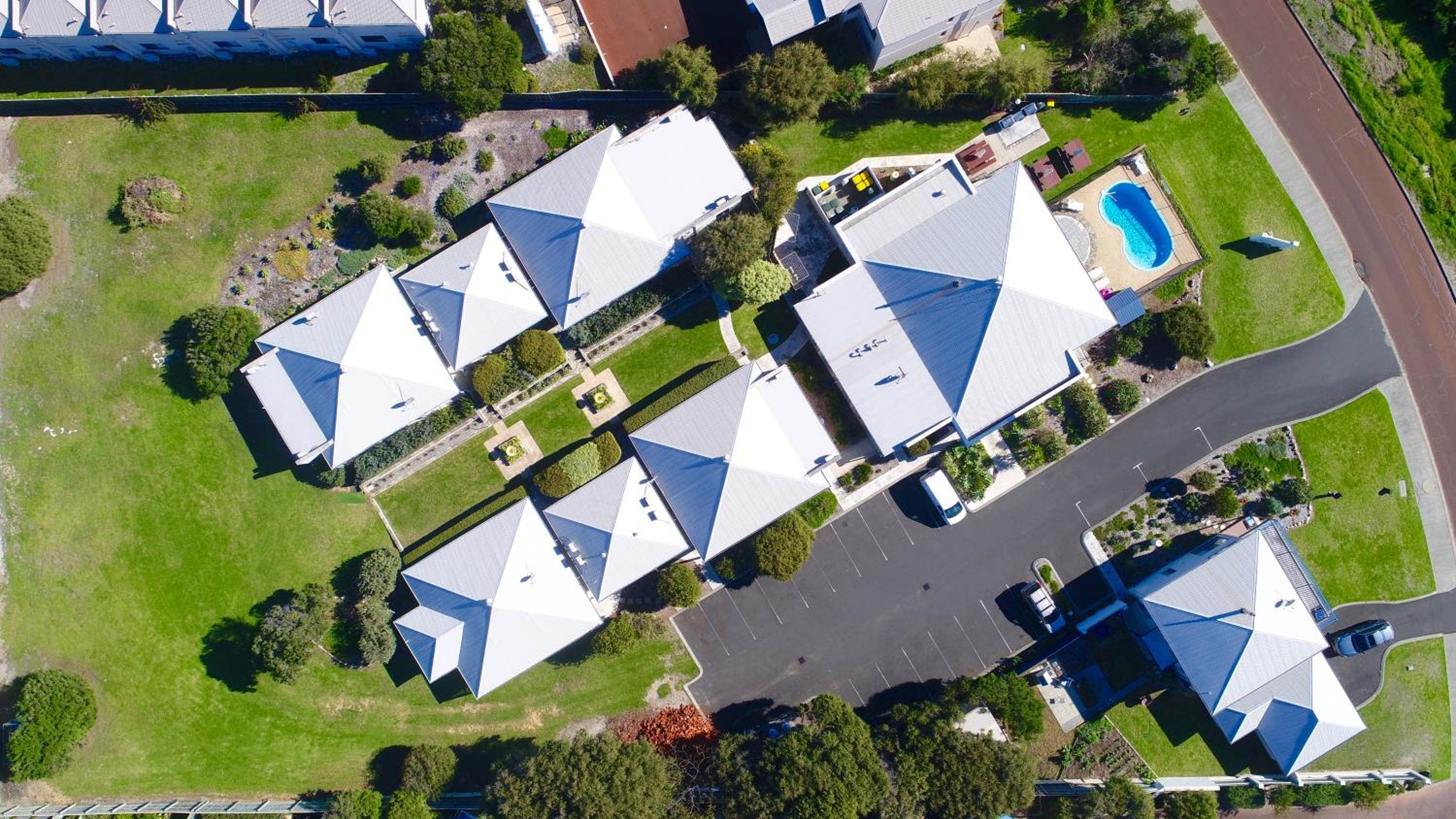 Hotel Surfpoint Resort - Image 1