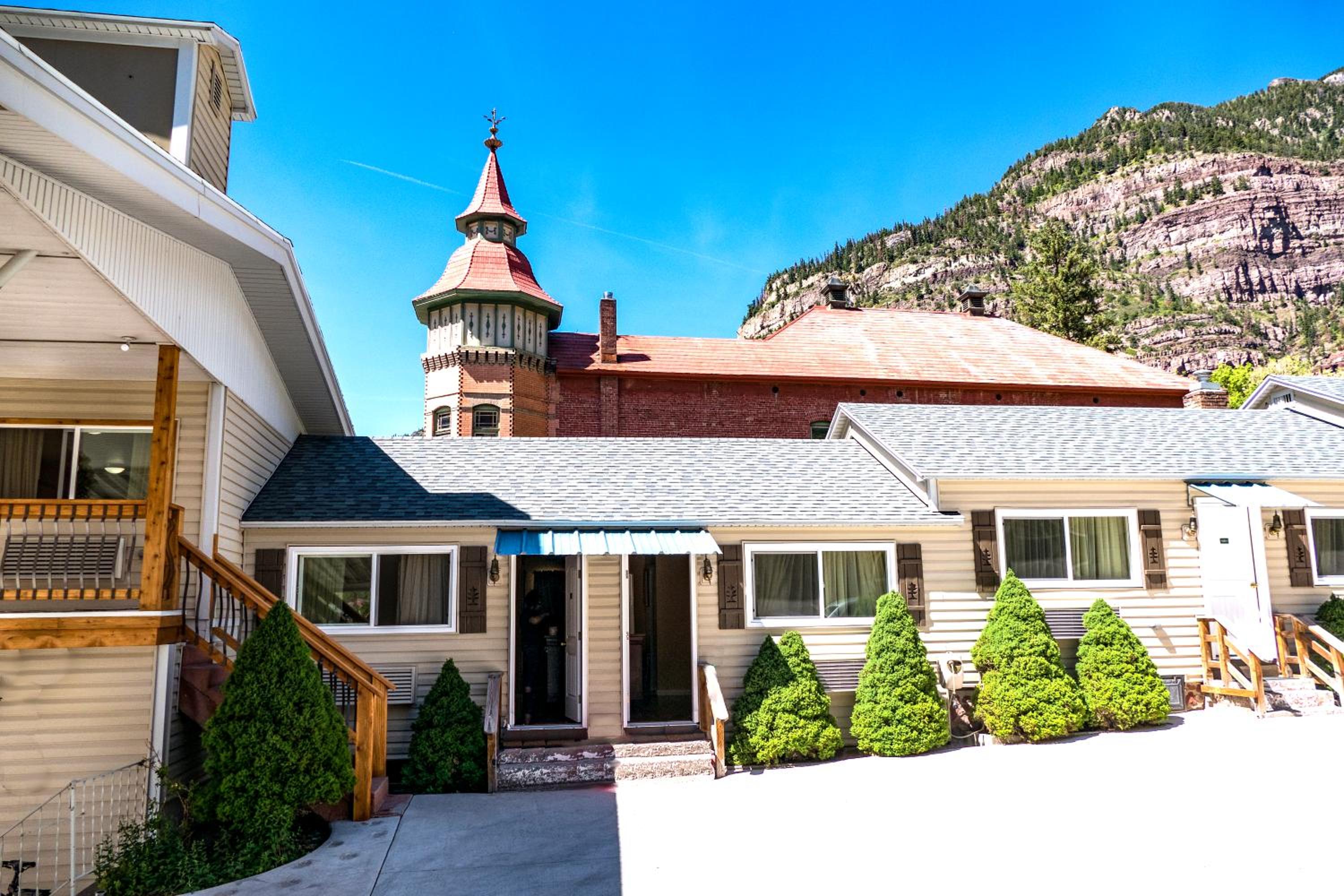 Abram Inn & Suites