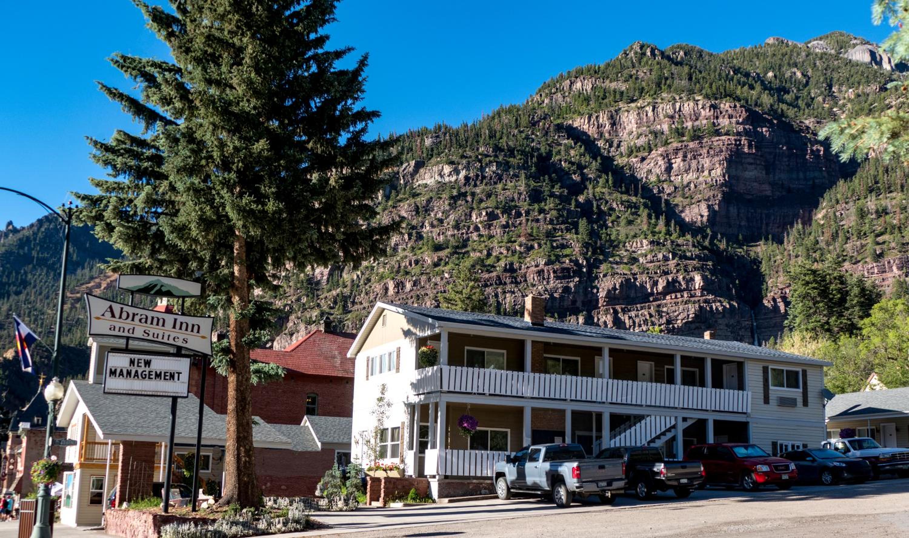 Abram Inn & Suites