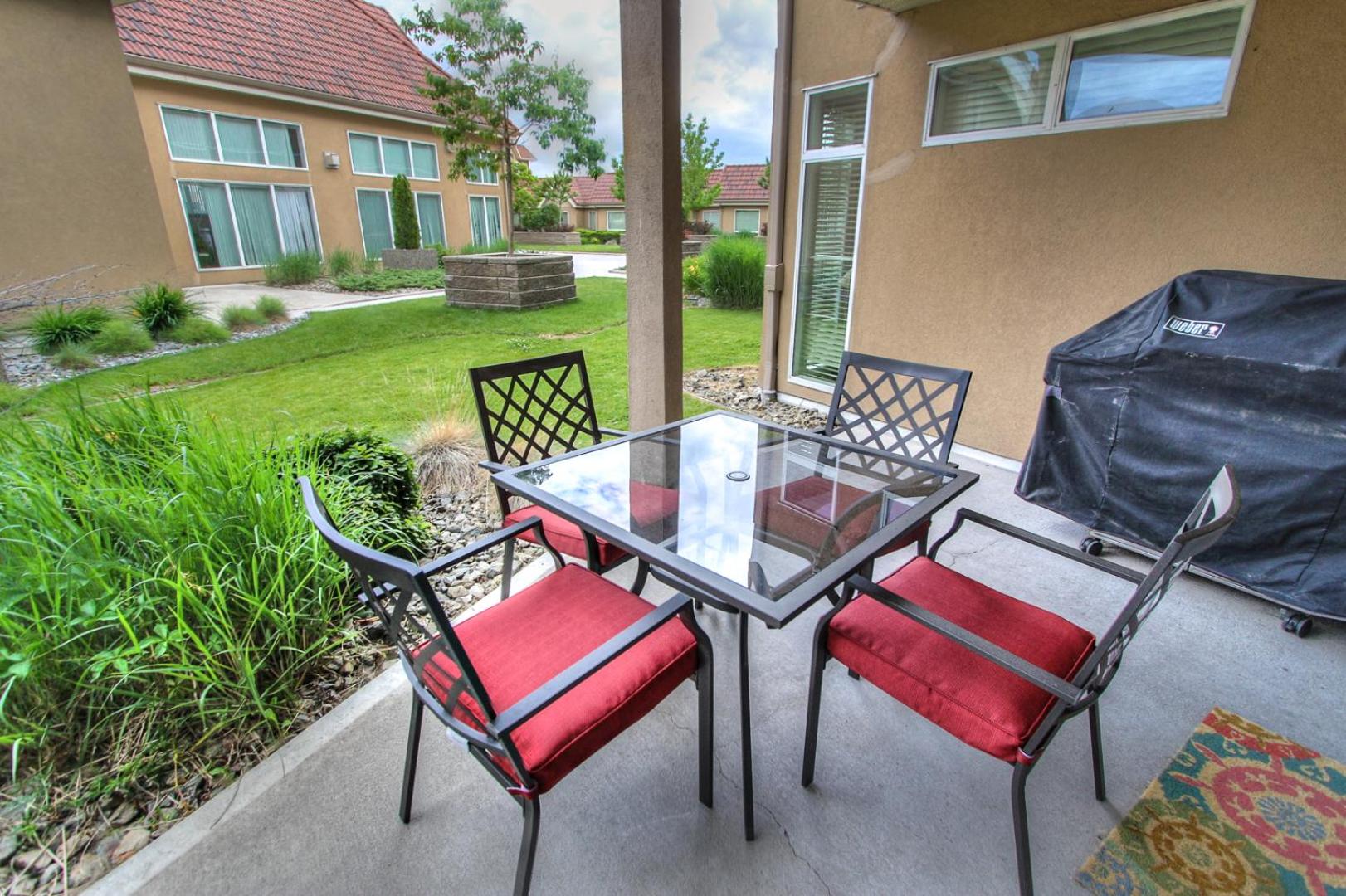 Hotel Discovery Bay Resort By Kelowna Resort Acc. - 80+ Suites Available