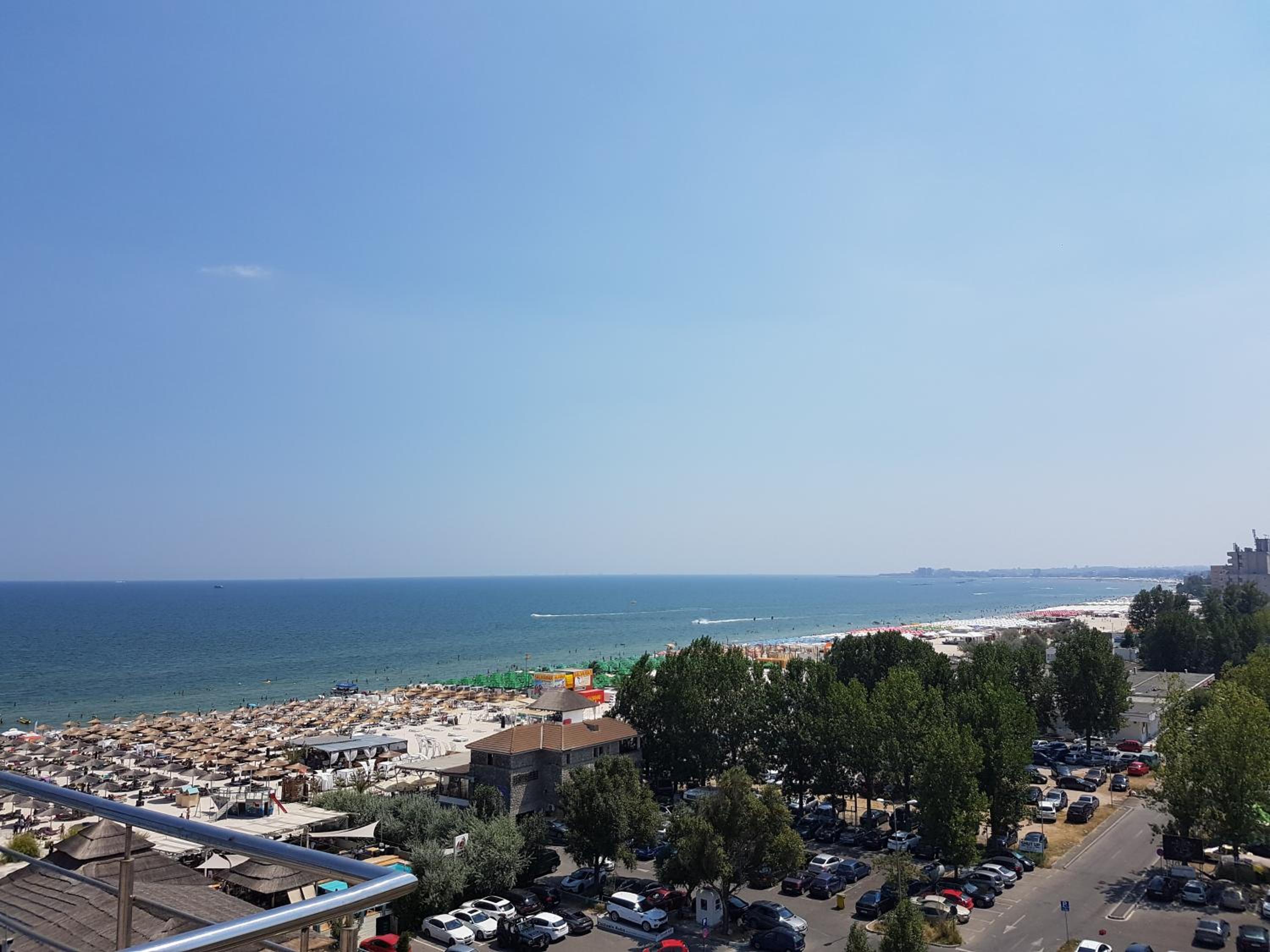 Apartment Panorama Summerland view 2