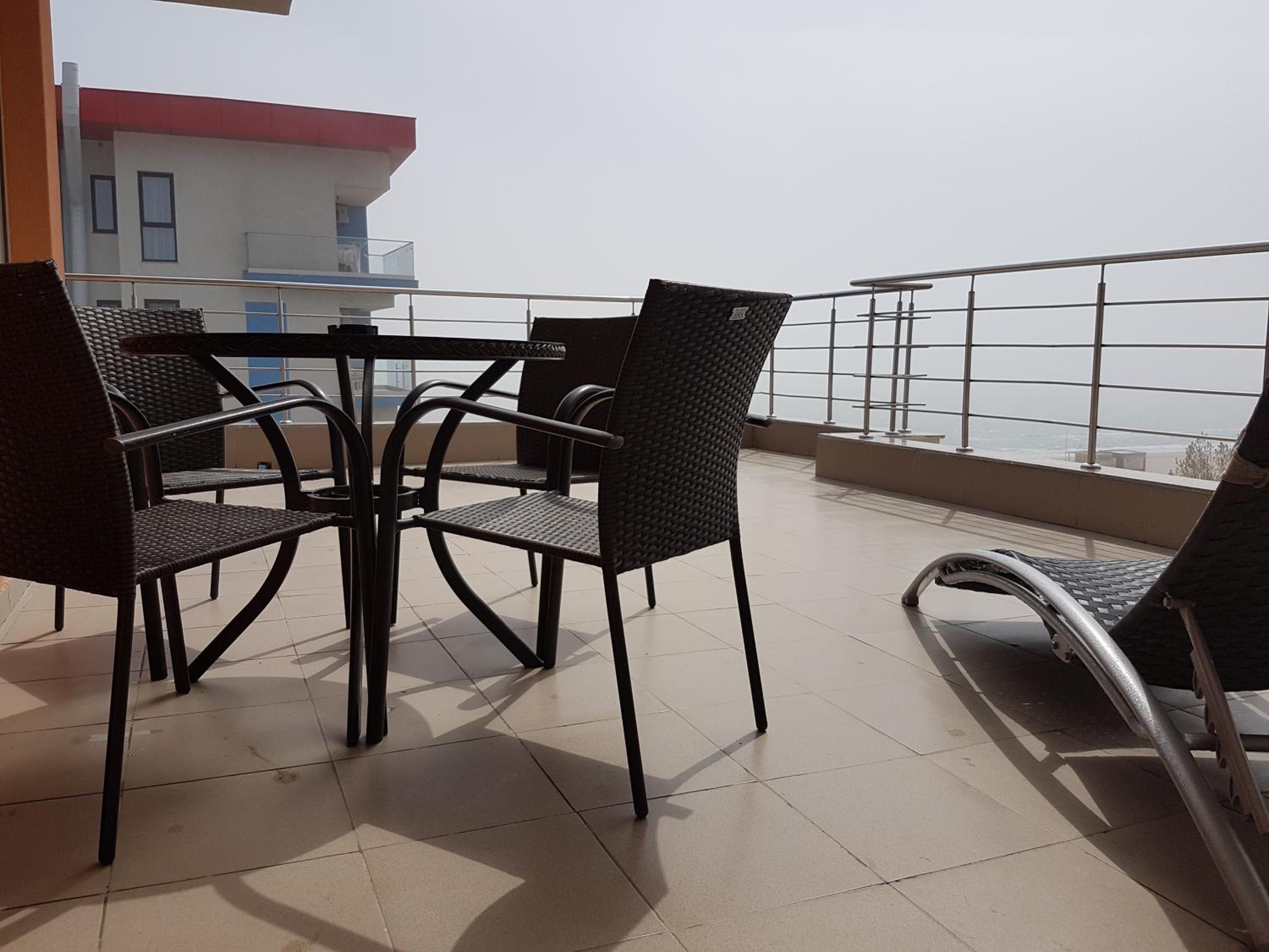 Apartment Panorama Summerland view 3