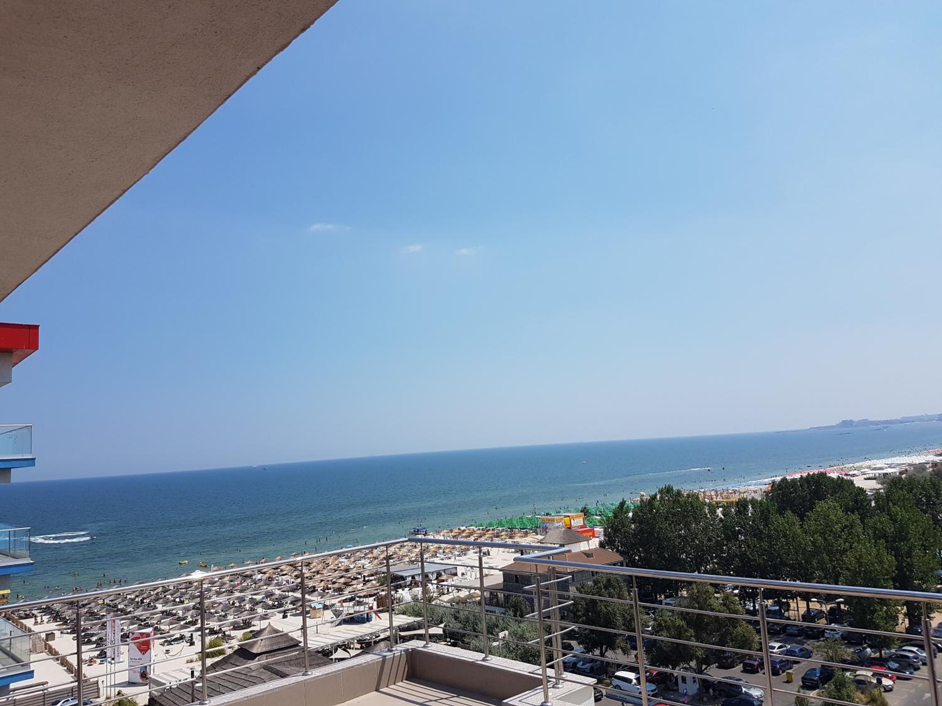 Apartment Panorama Summerland view 4