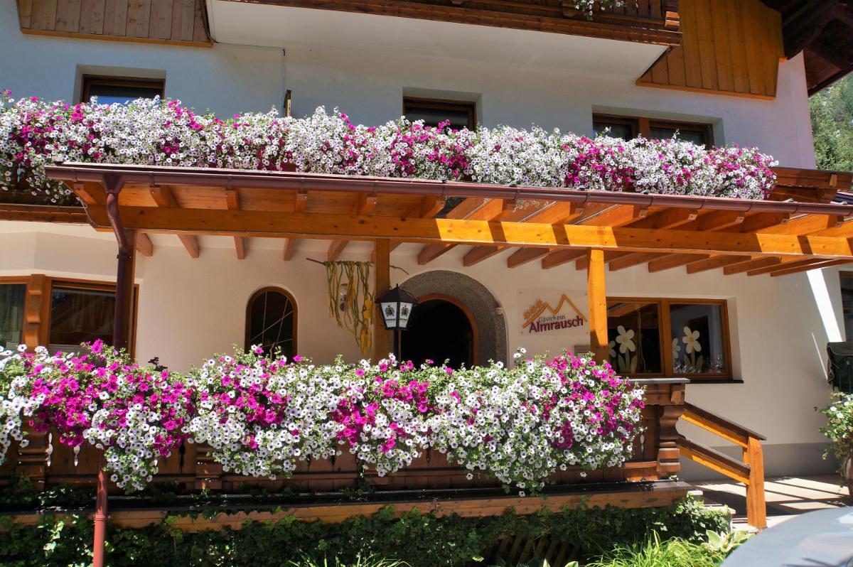 Gästehaus Almrausch, Ferienanlage mit Pool