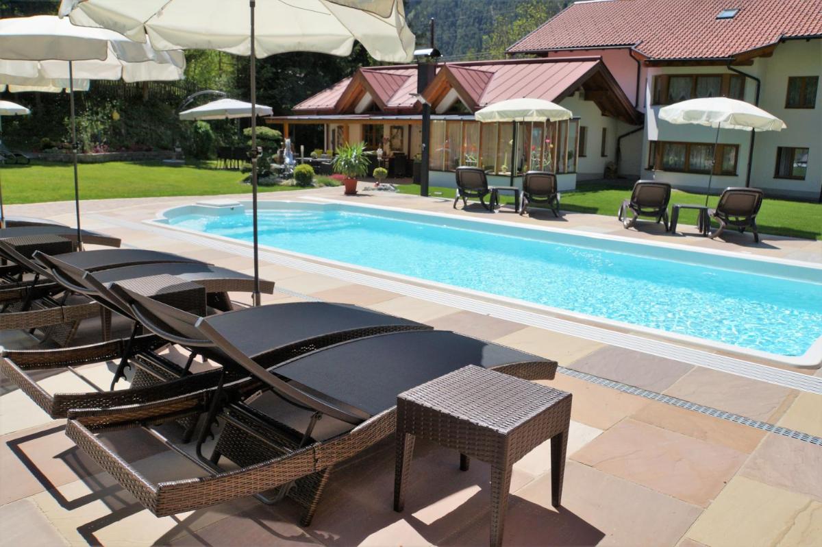 Gästehaus Almrausch, Ferienanlage mit Pool