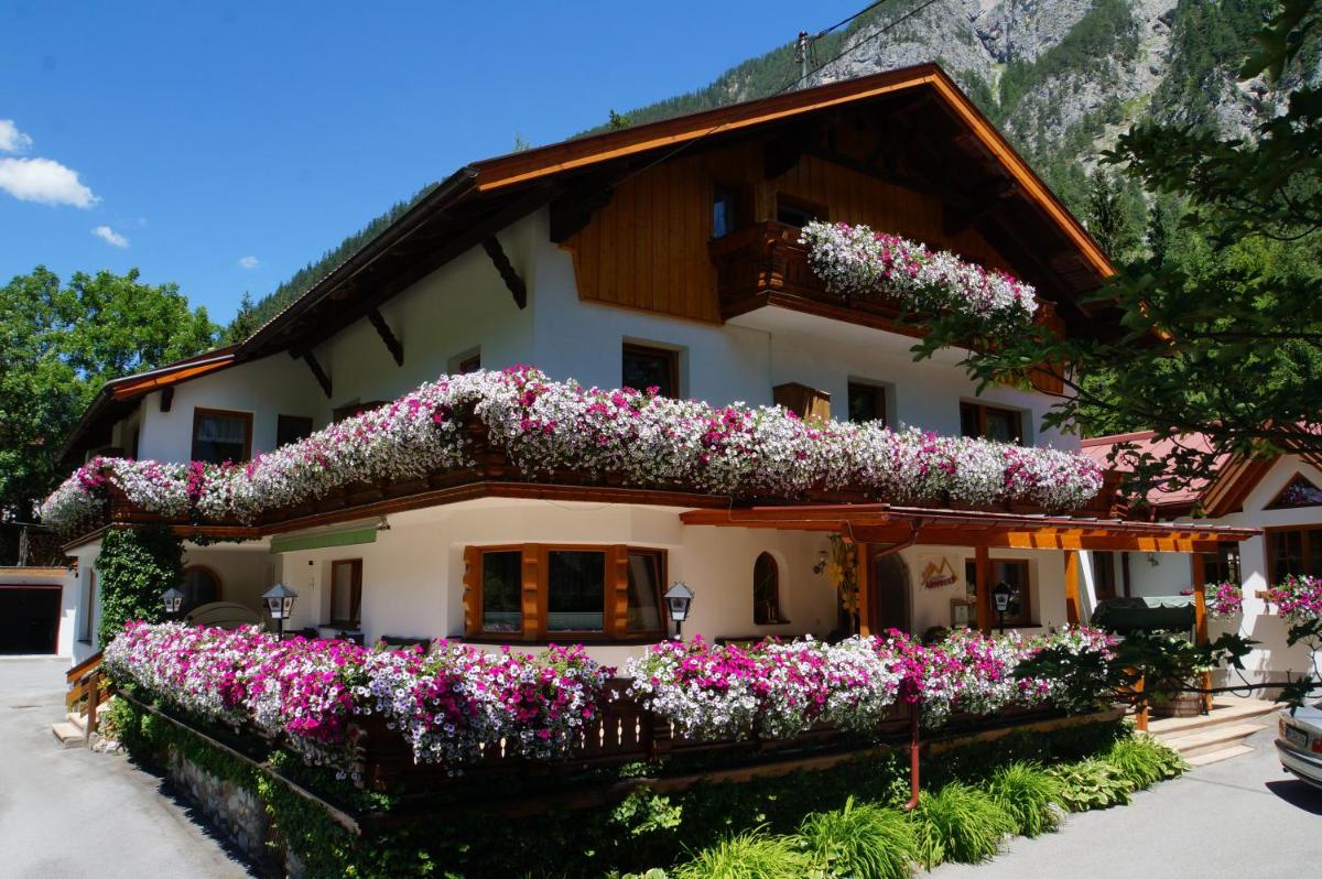 Gästehaus Almrausch, Ferienanlage mit Pool