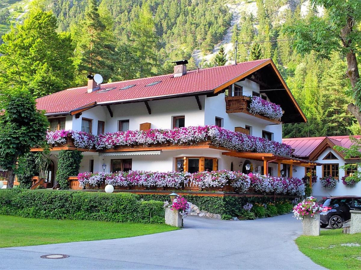 Gästehaus Almrausch, Ferienanlage mit Pool