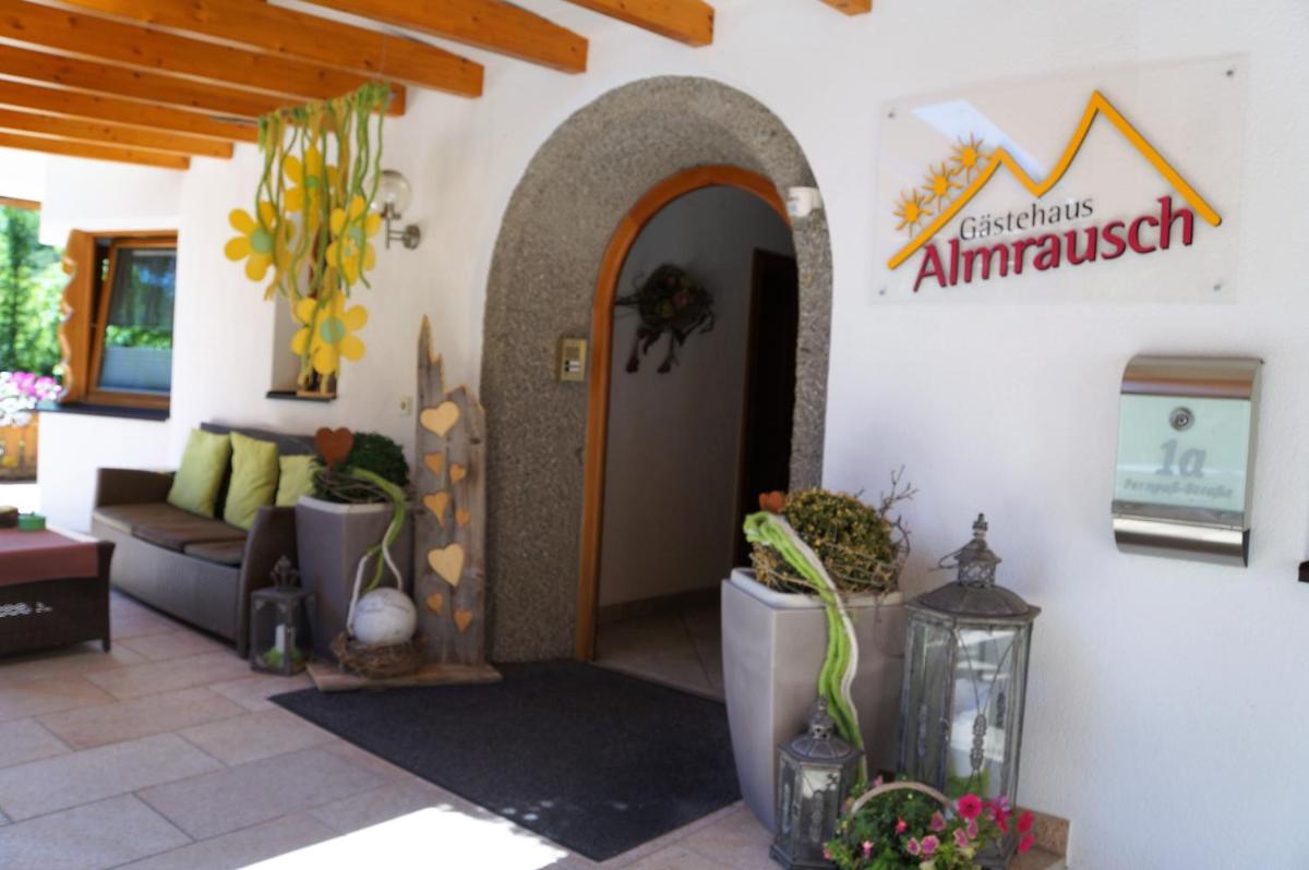 Gästehaus Almrausch, Ferienanlage mit Pool
