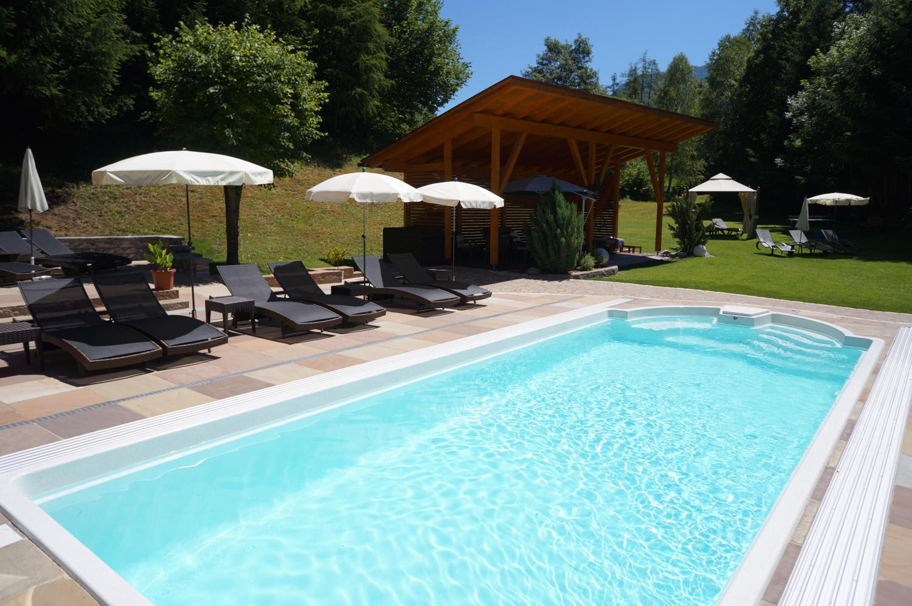 Gästehaus Almrausch, Ferienanlage mit Pool