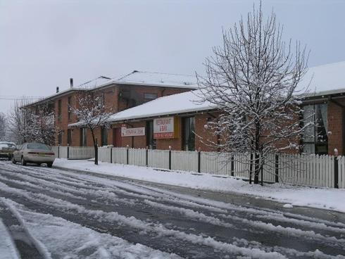 Snowgate Motel + Apartments