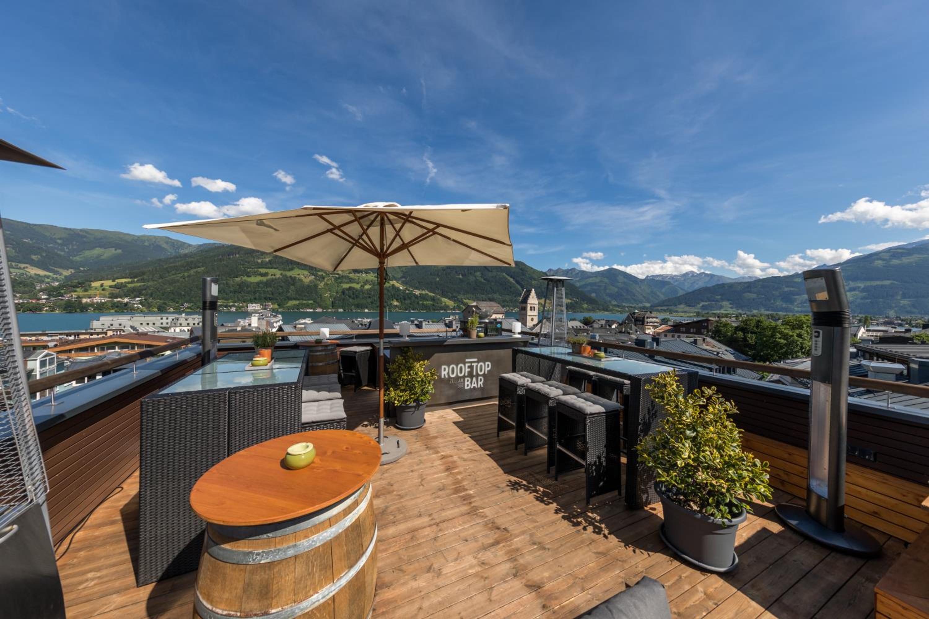 TWO TIMEZ - Boutique Hotel - with AC
