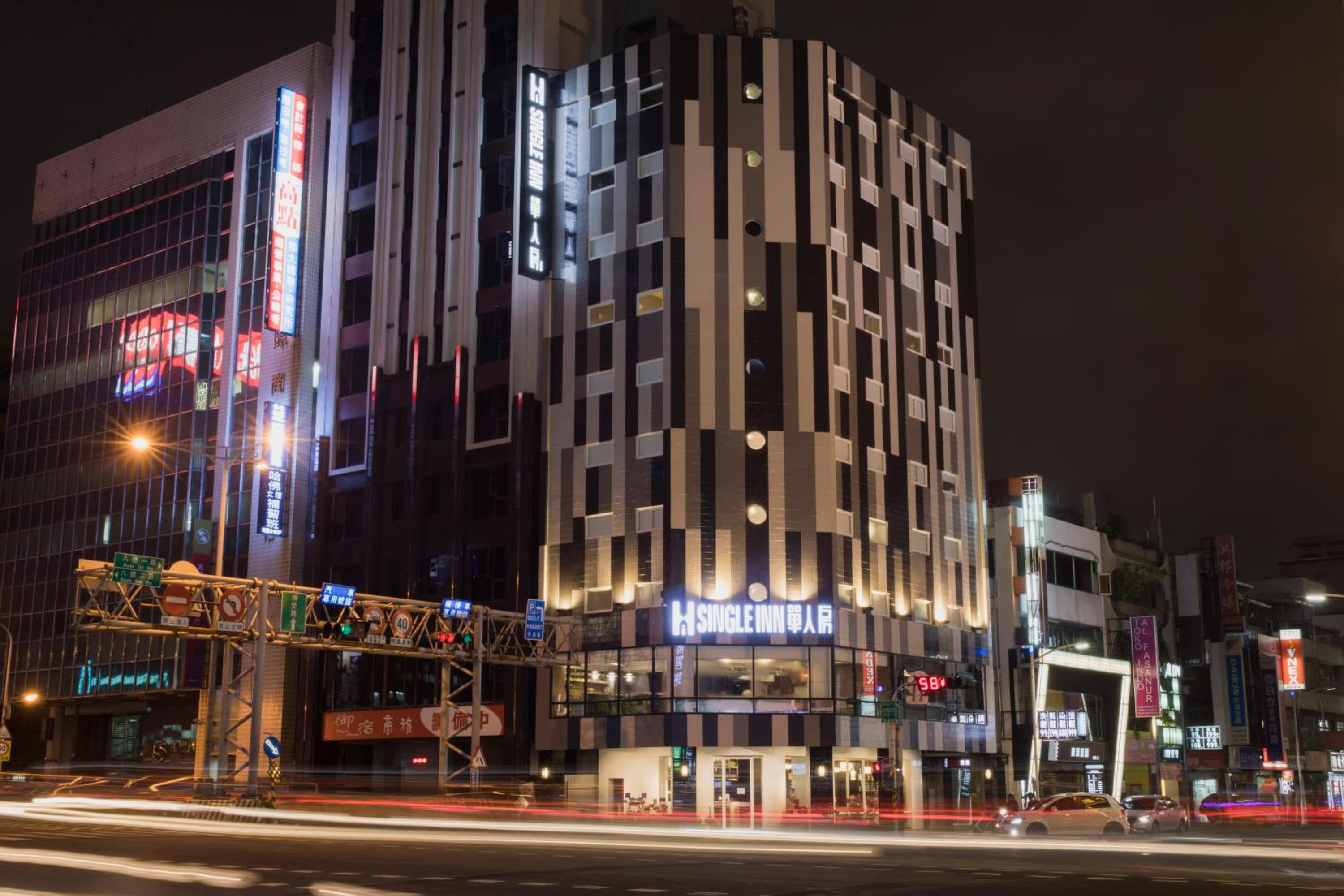 Single Inn-Kaohsiung Station