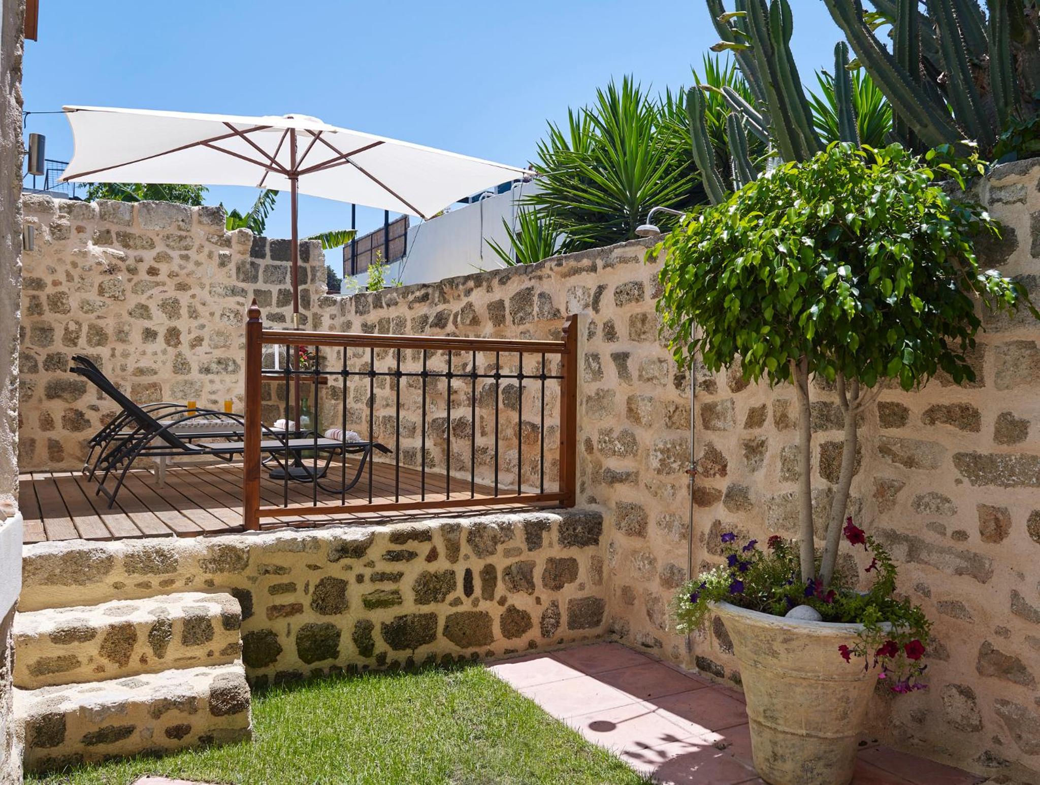 Helios Garden Boutique Apartments view 4