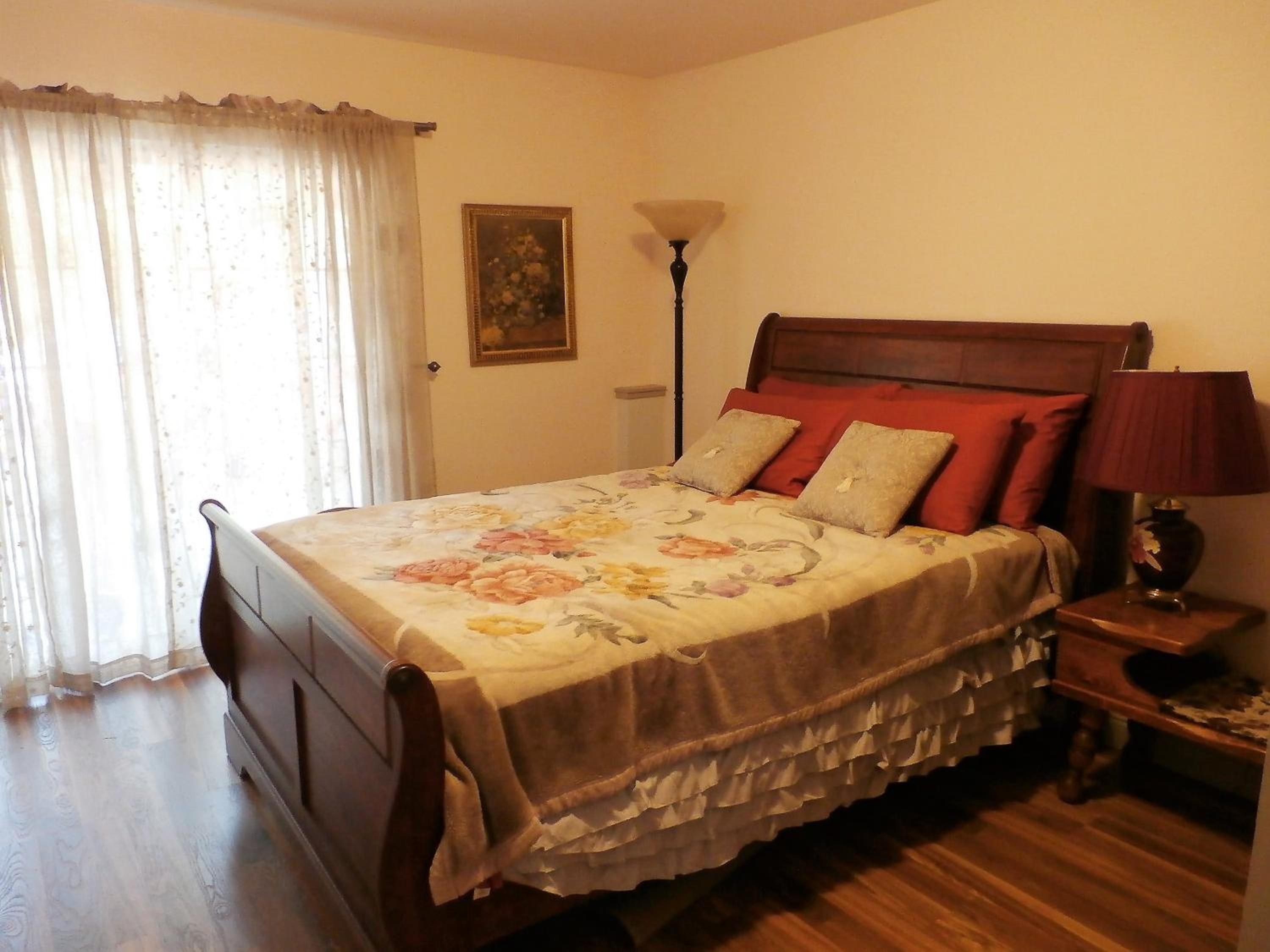 NEW CHARMING 2 BEDROOMS UNIT CLOSE TO EVERYTHING view 2