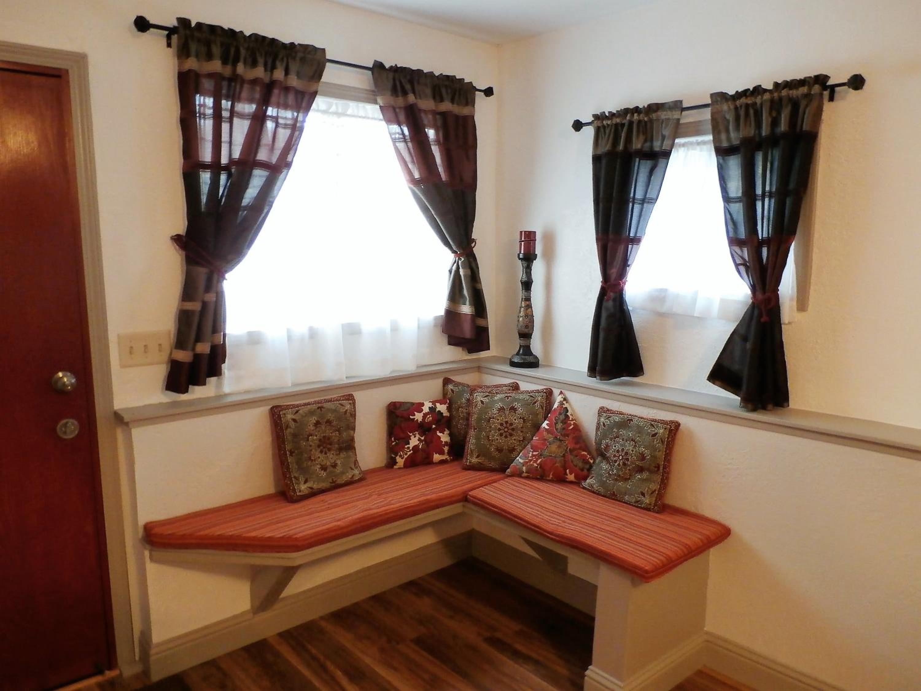 NEW CHARMING 2 BEDROOMS UNIT CLOSE TO EVERYTHING view 3