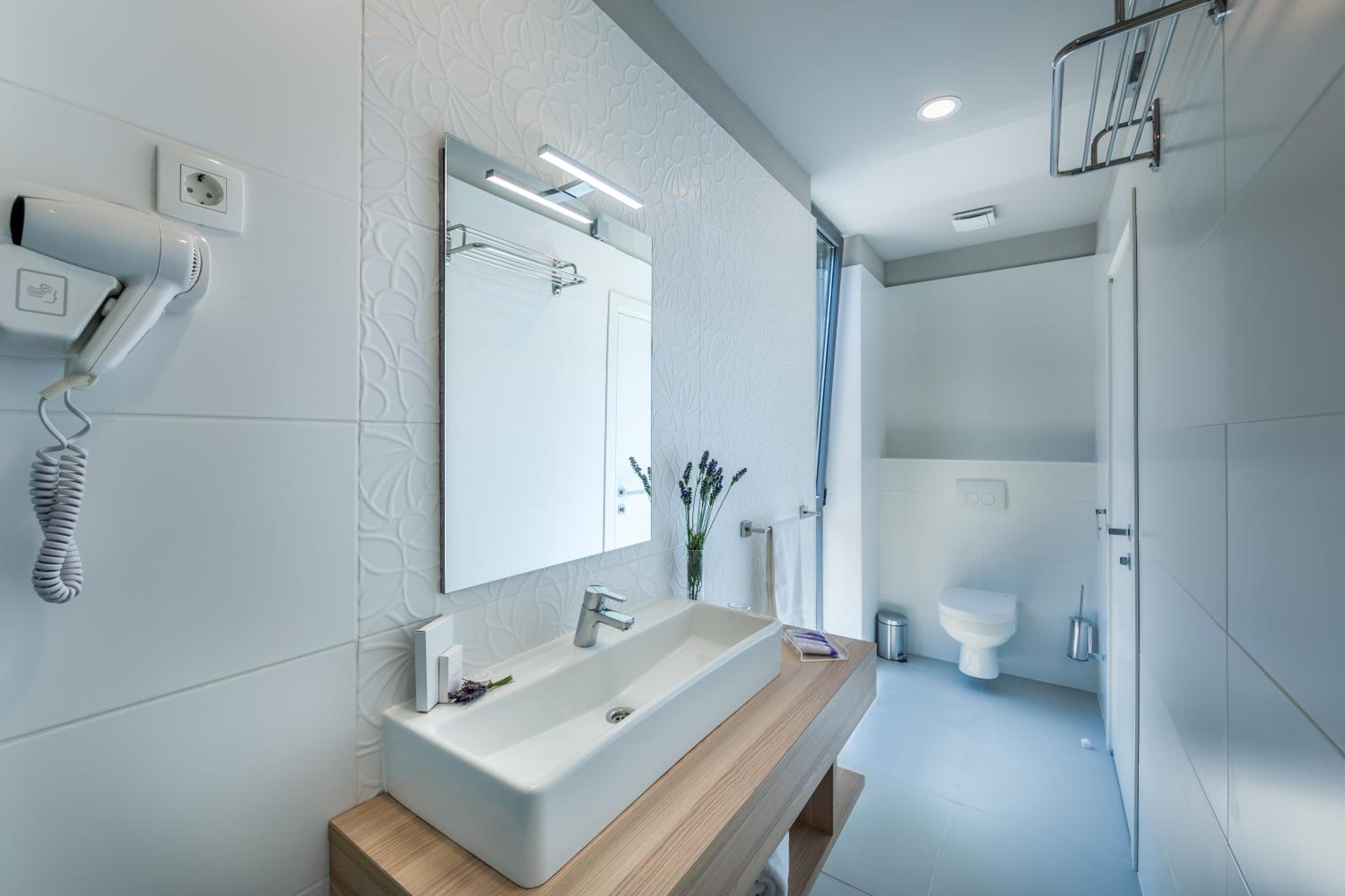 Apartments & Rooms Preelook