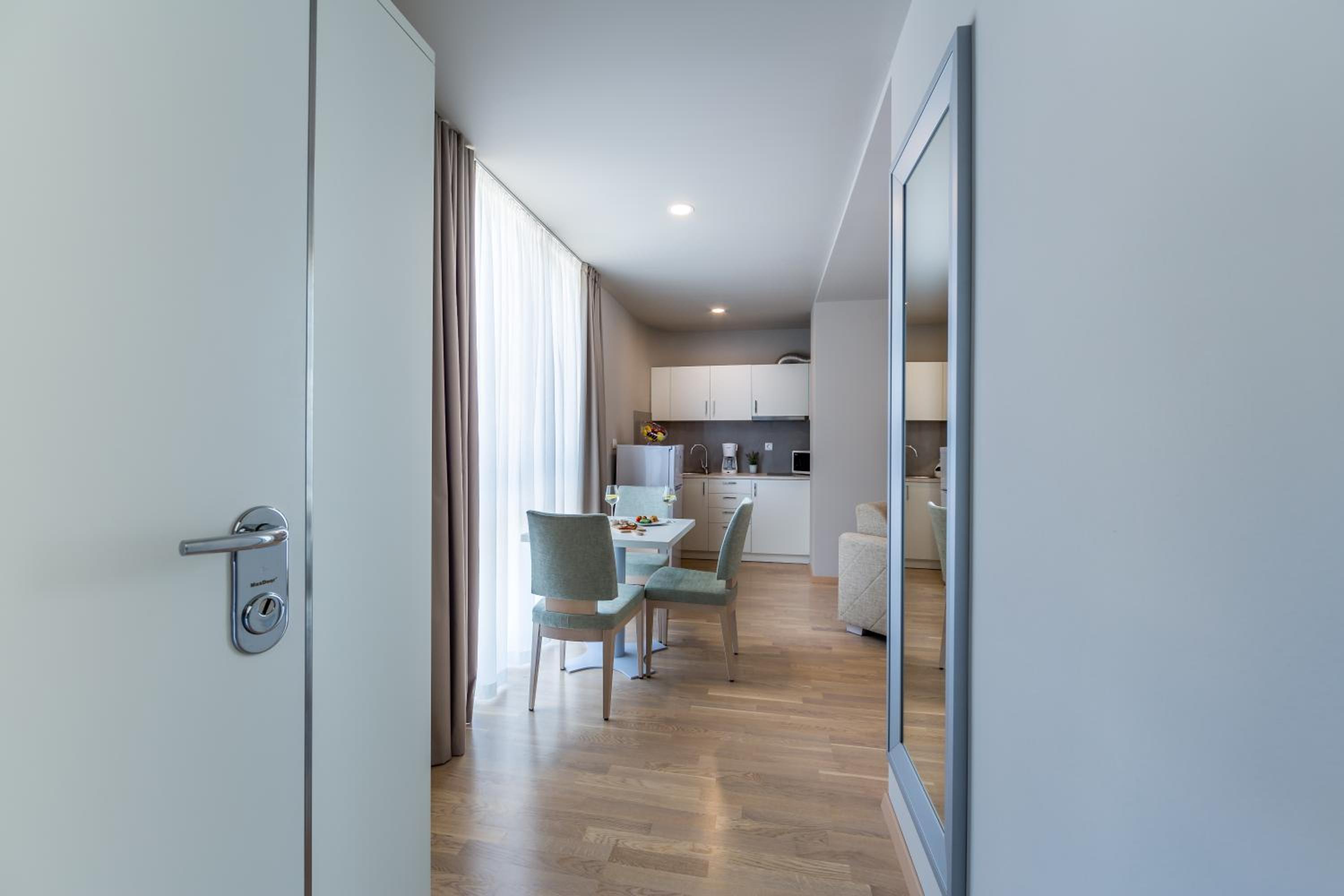 Apartments & Rooms Preelook
