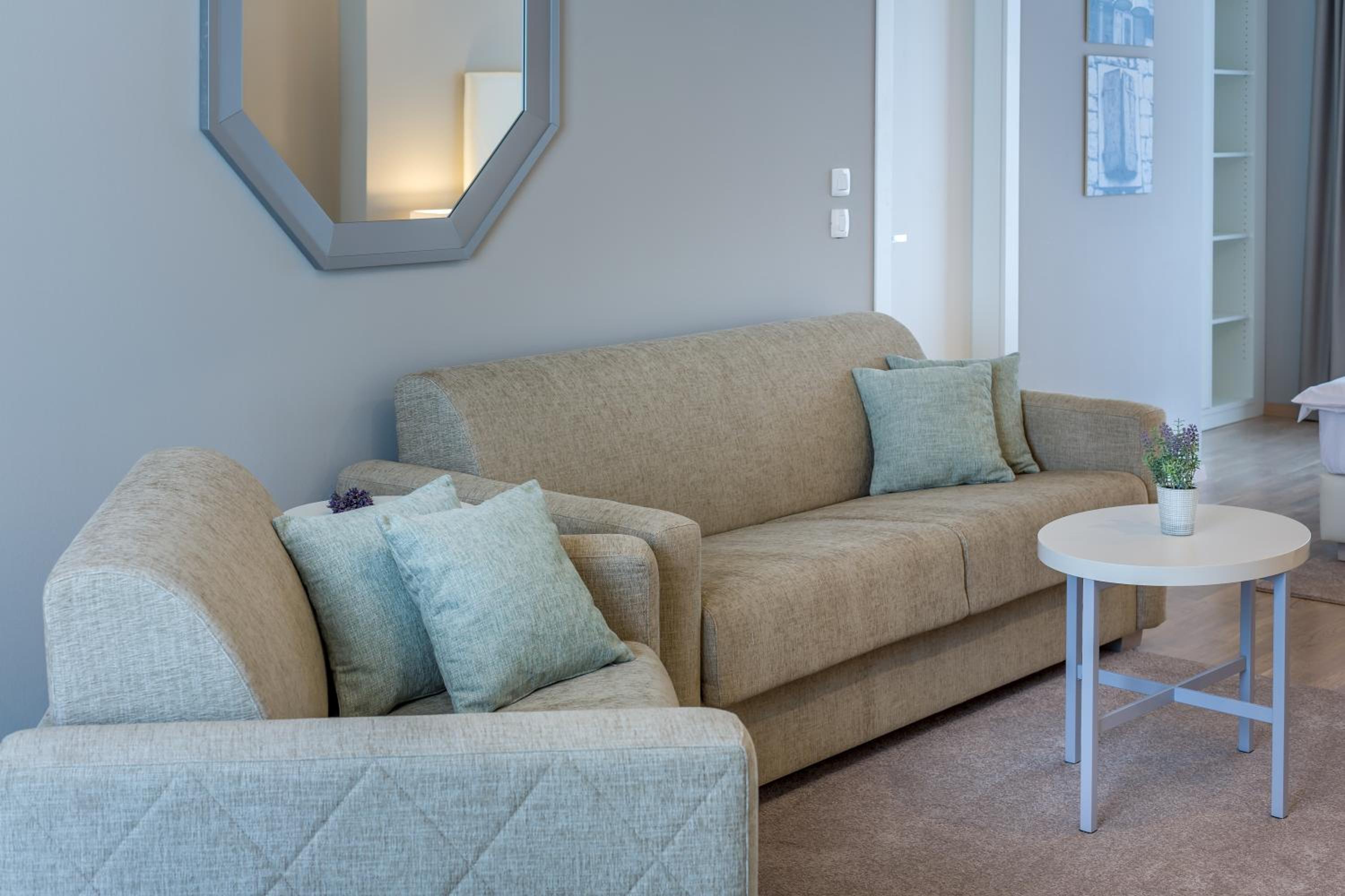 Apartments & Rooms Preelook