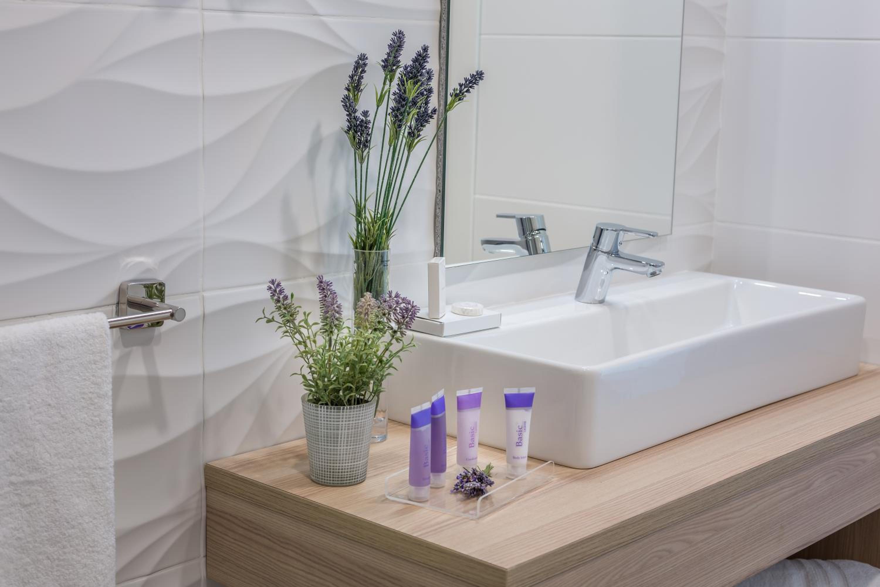Apartments & Rooms Preelook