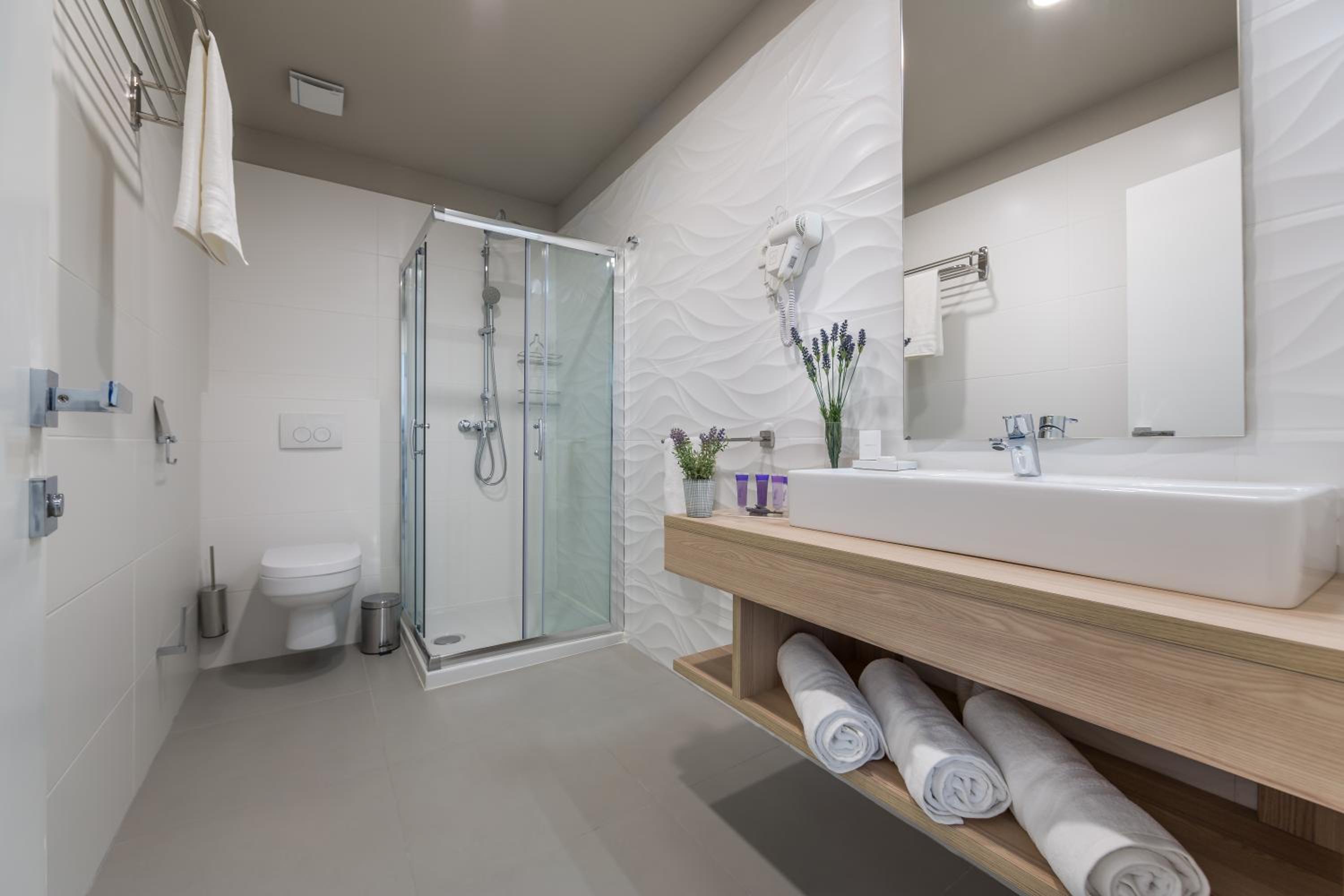 Apartments & Rooms Preelook
