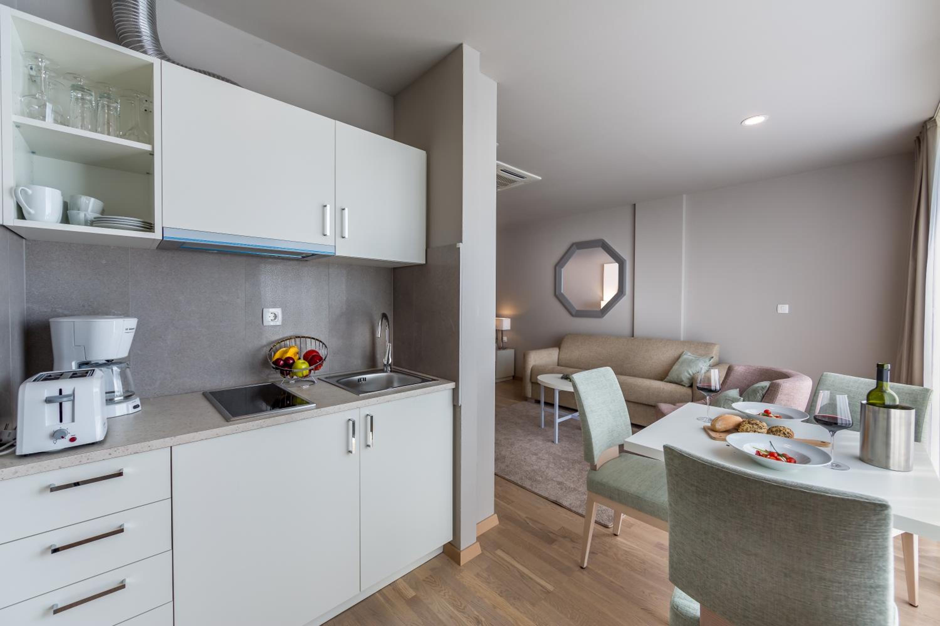 Apartments & Rooms Preelook