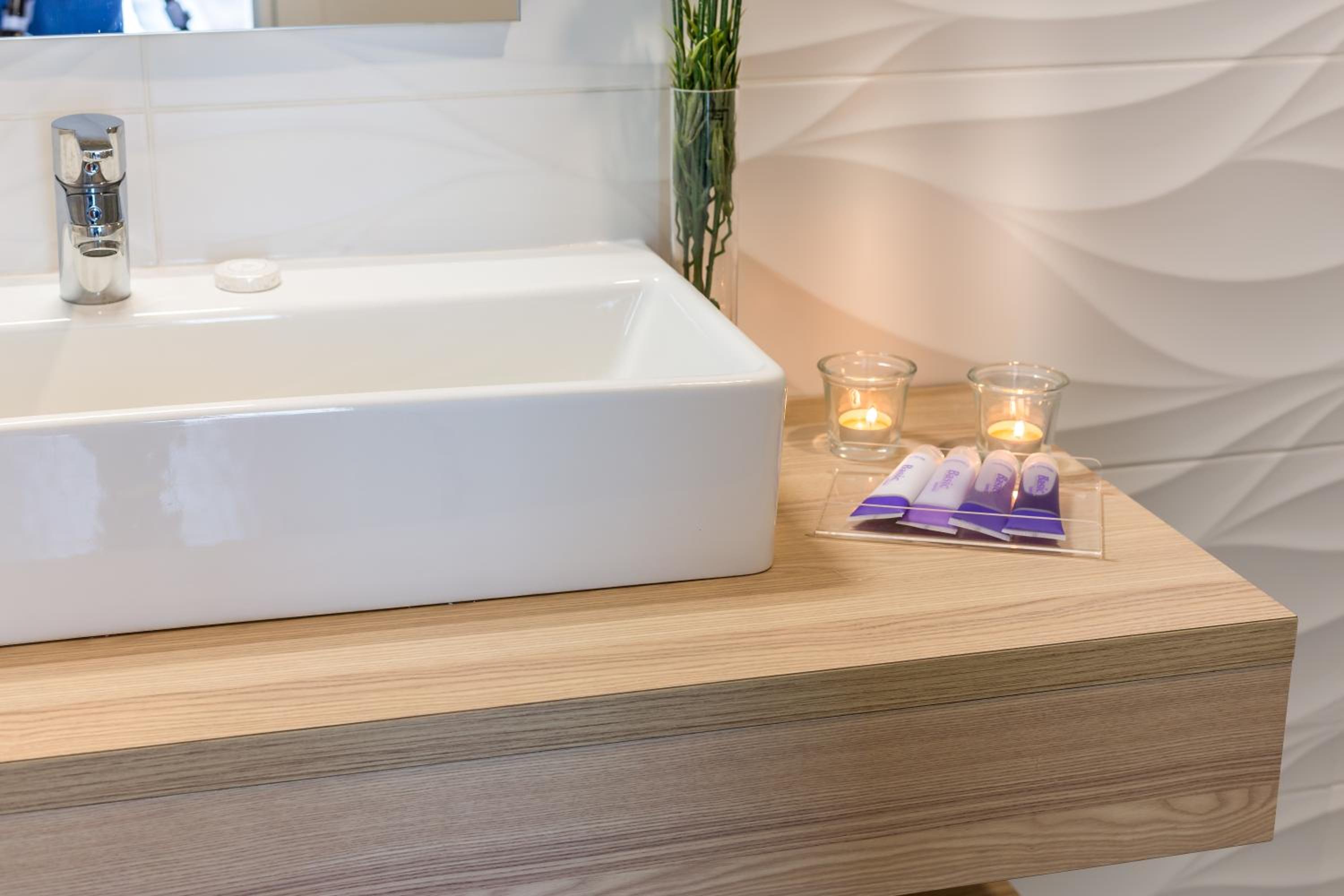 Apartments & Rooms Preelook