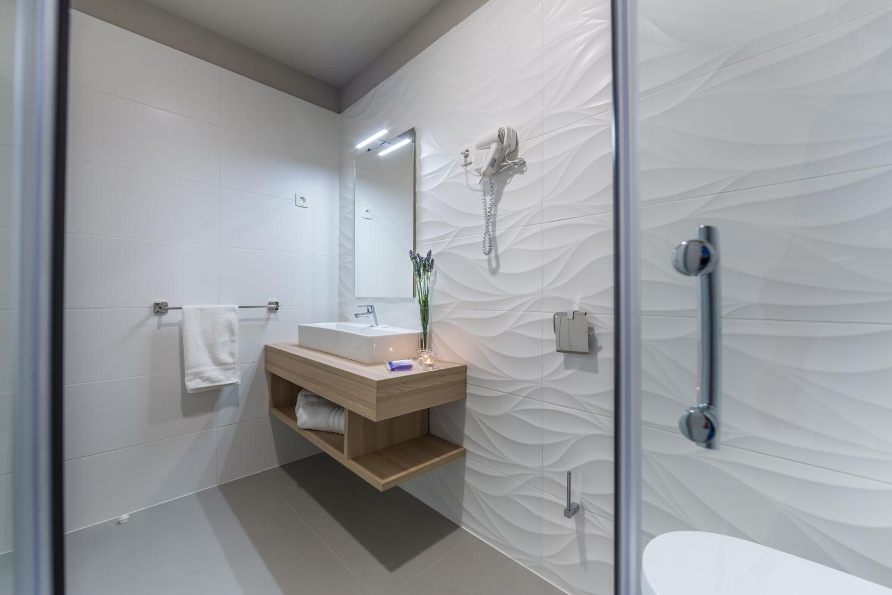 Apartments & Rooms Preelook