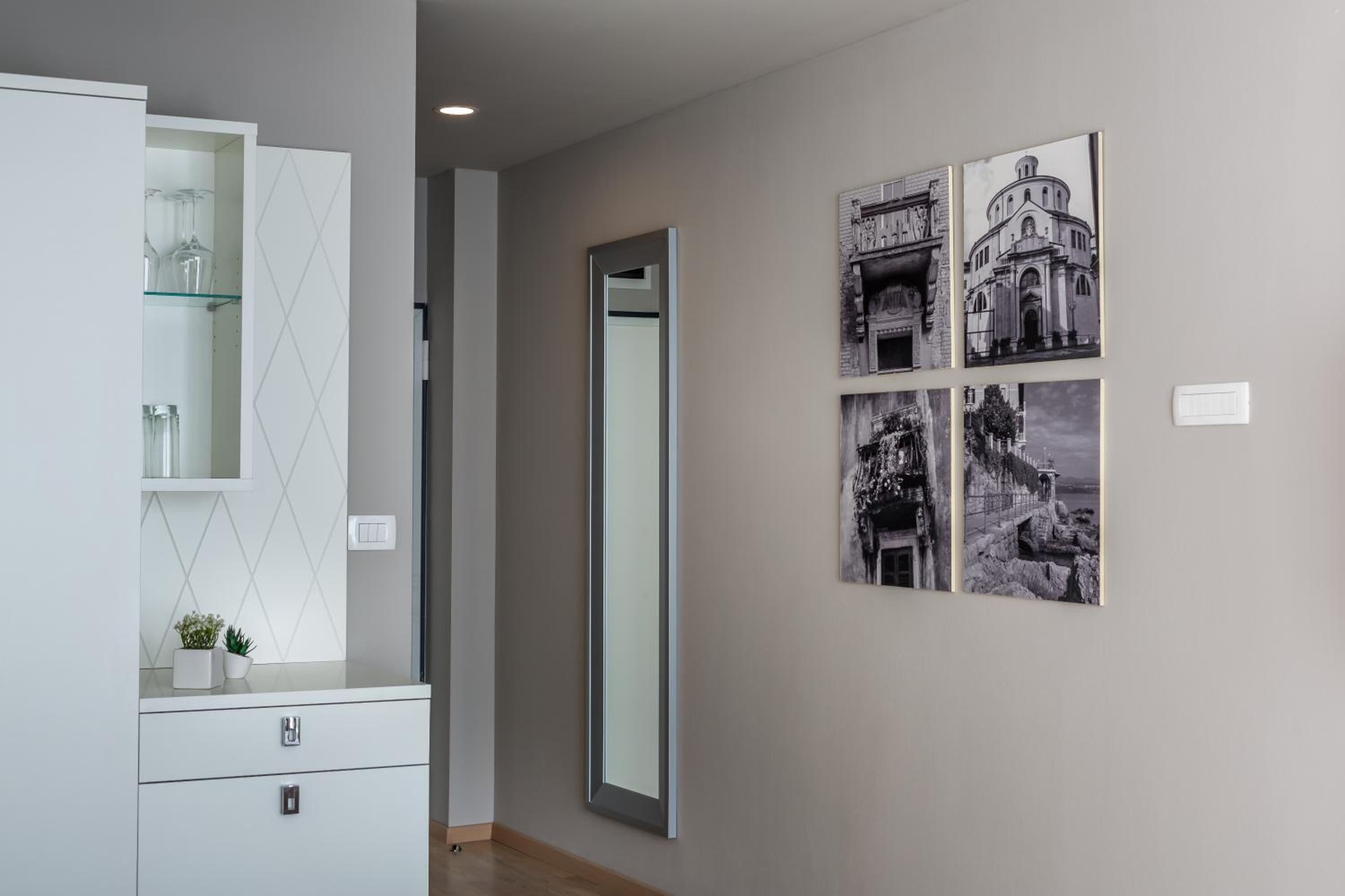 Apartments & Rooms Preelook