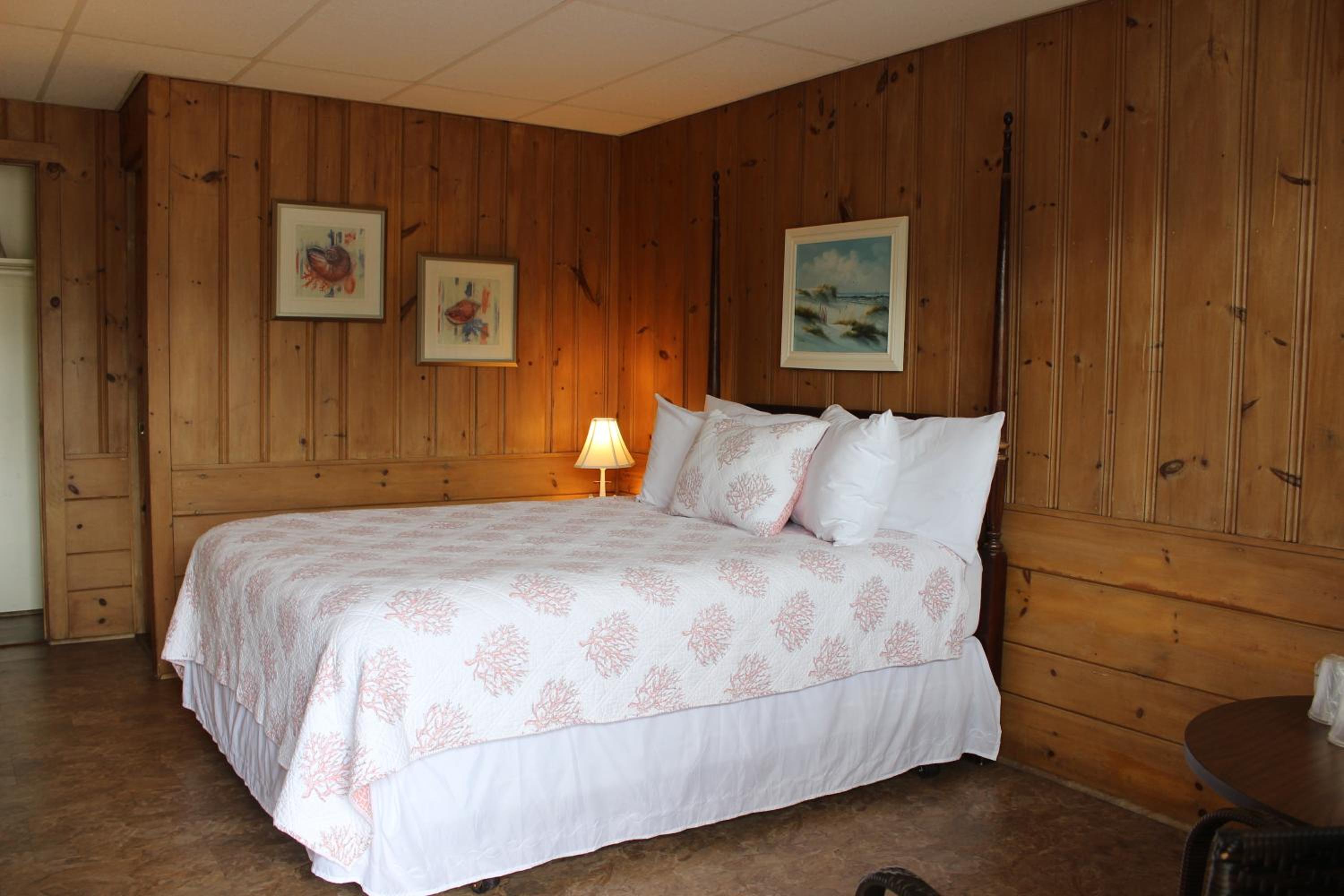 Town & Beach Motel