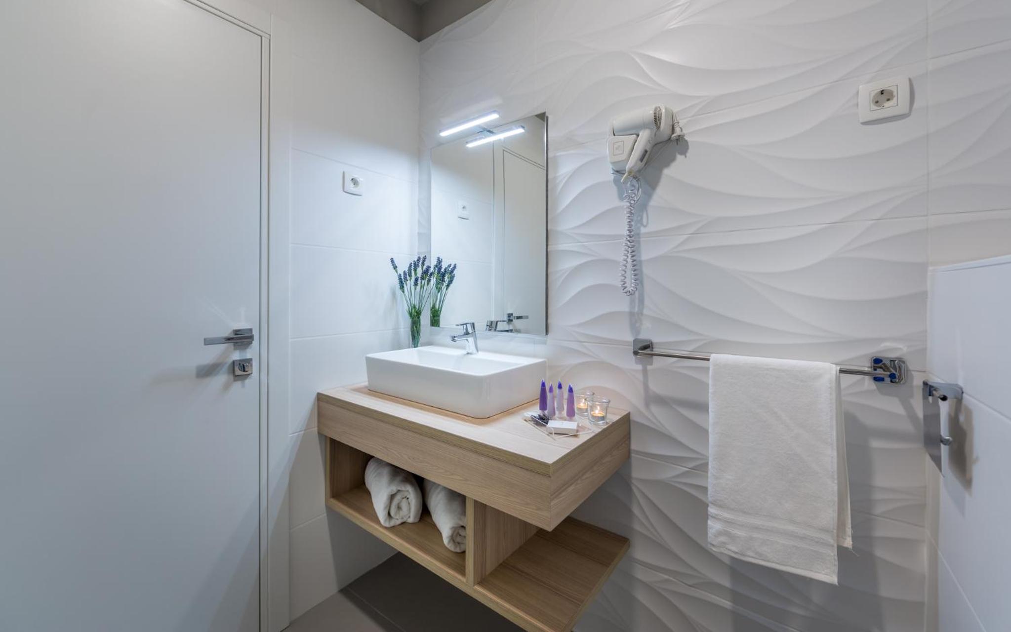 Apartments & Rooms Preelook
