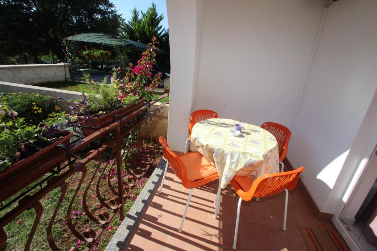 Apartments Ernesta view 5