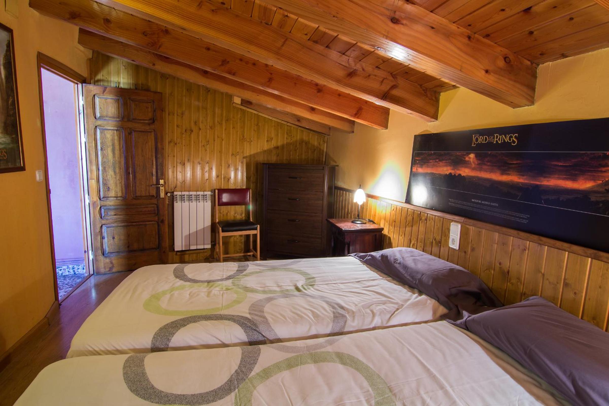 Casa Sisquet, Casa rural para 15 personas con jardín, barbacoa y sala de juegos al Pallars view 5