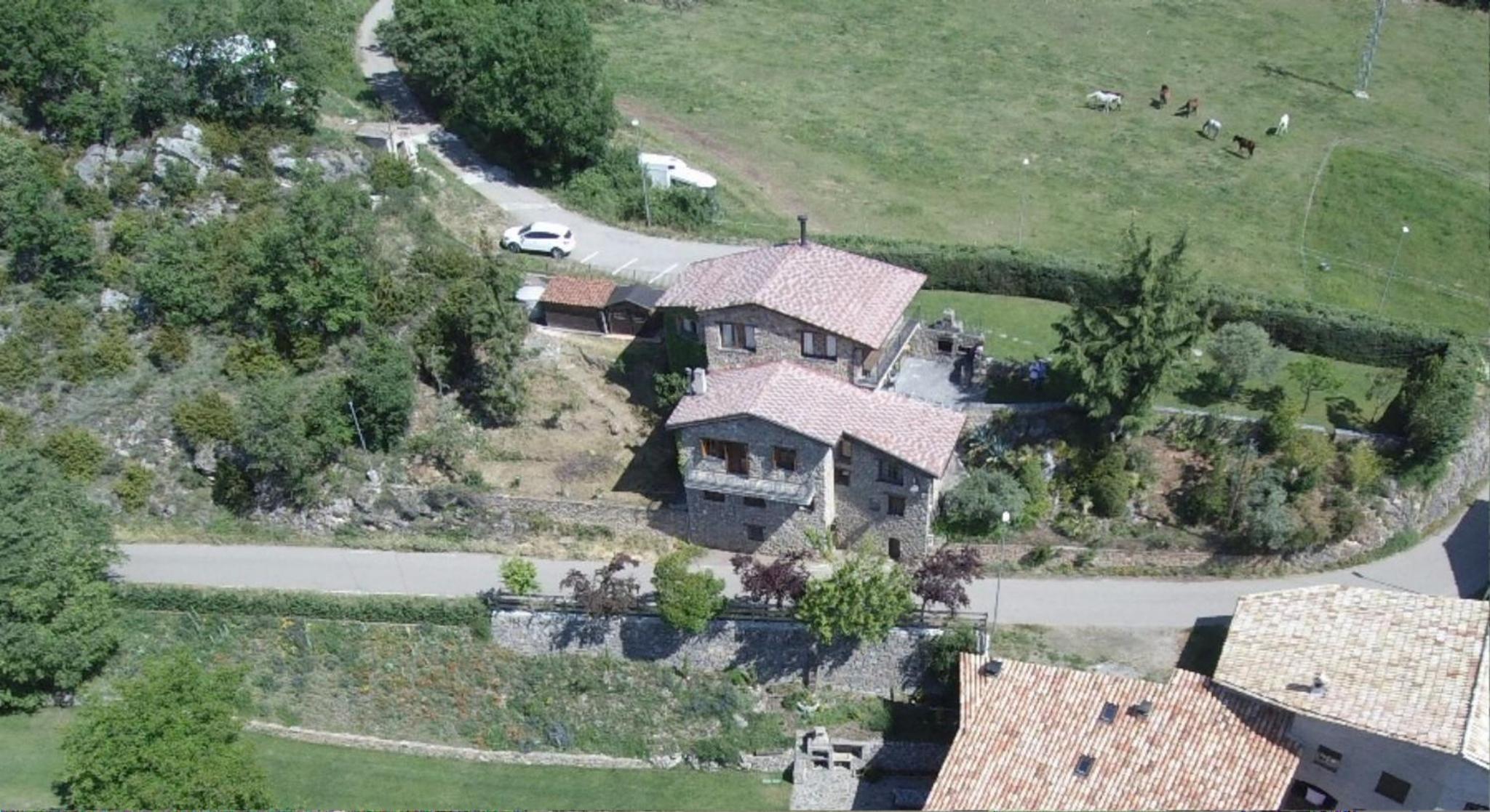 Casa Sisquet, Casa rural para 15 personas con jardín, barbacoa y sala de juegos al Pallars view 2