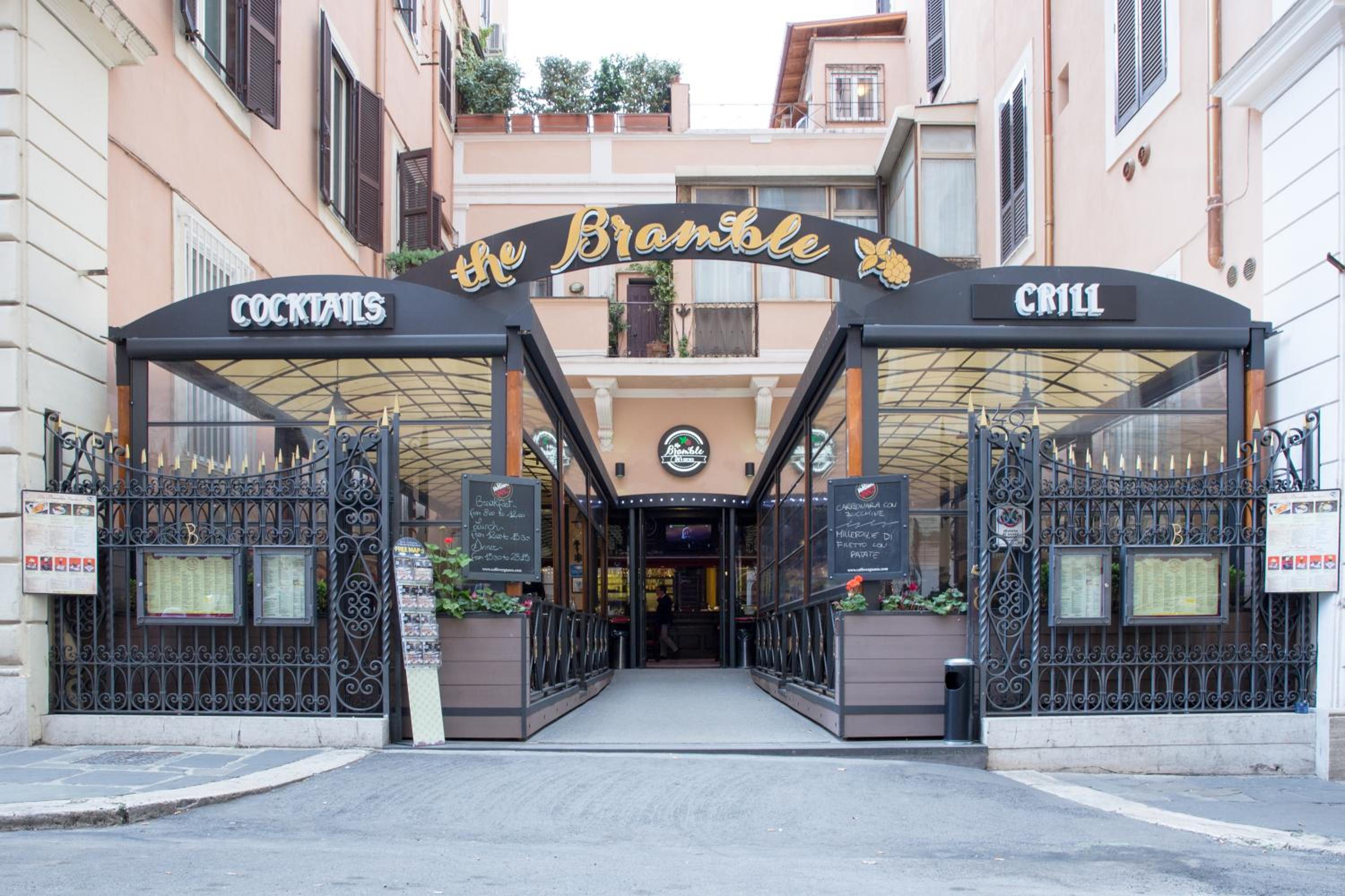 Alessandro Palace & Bar