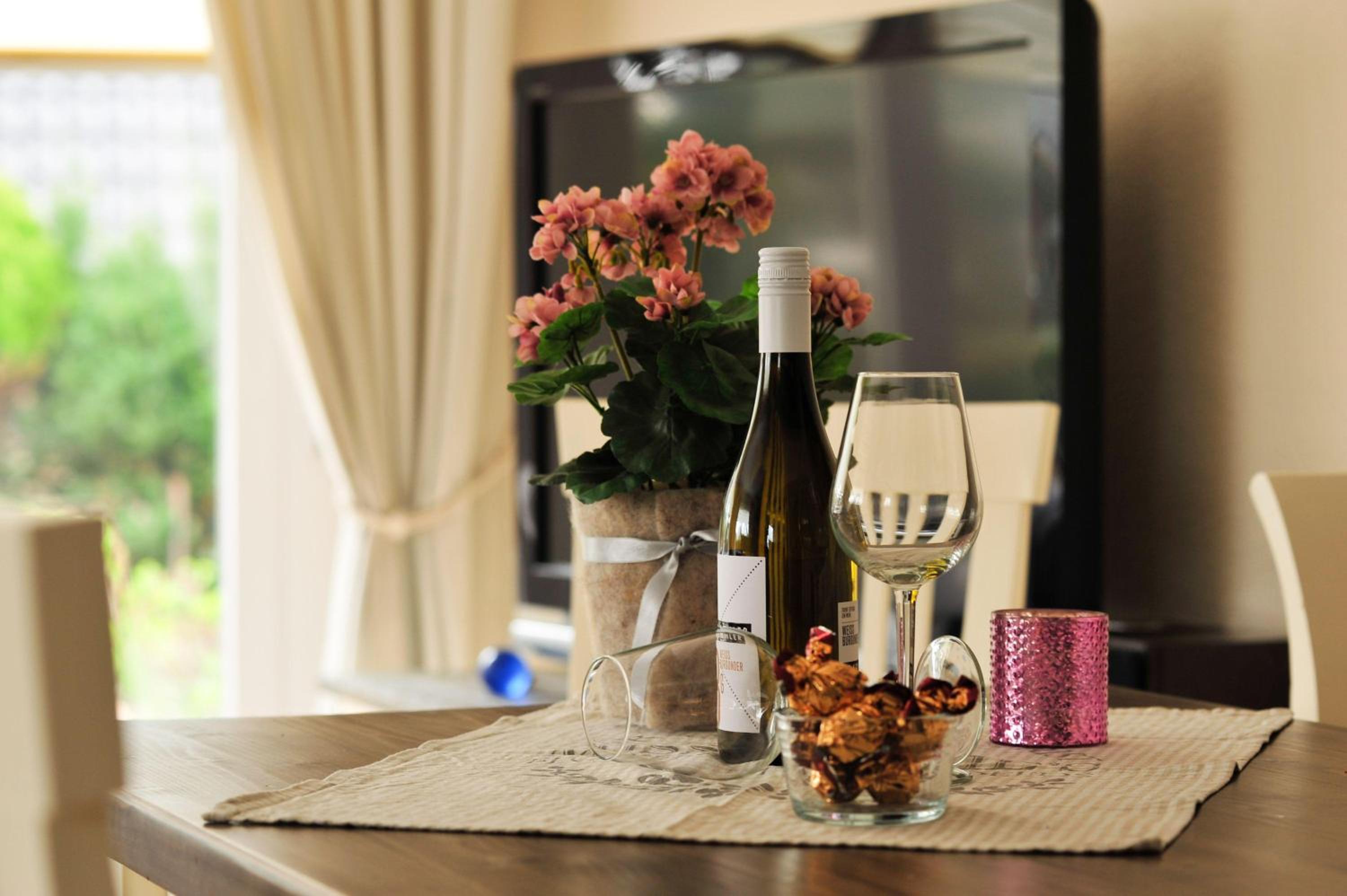 Meerwievke en Tinnum — dining