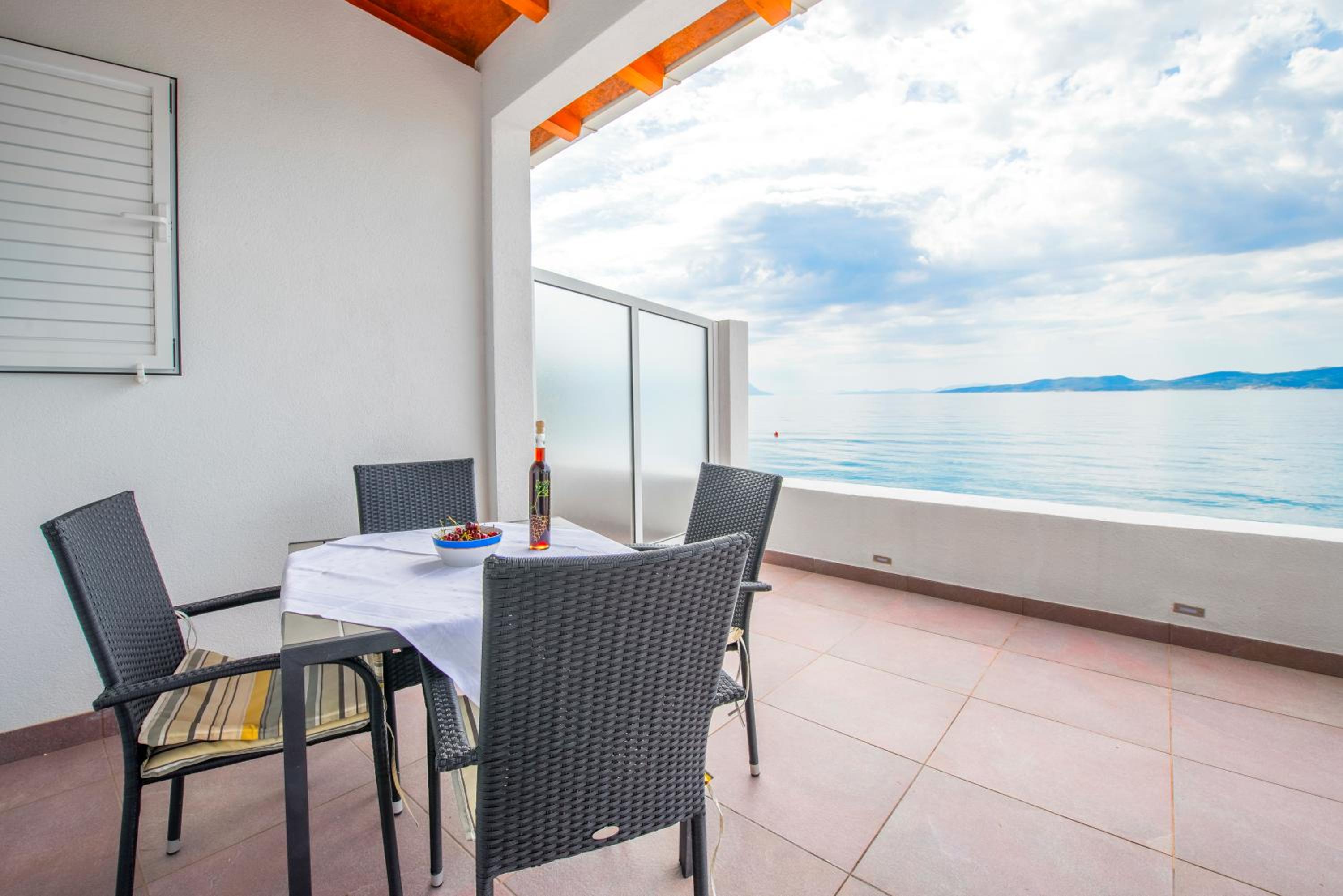 Apartments Miro view 3
