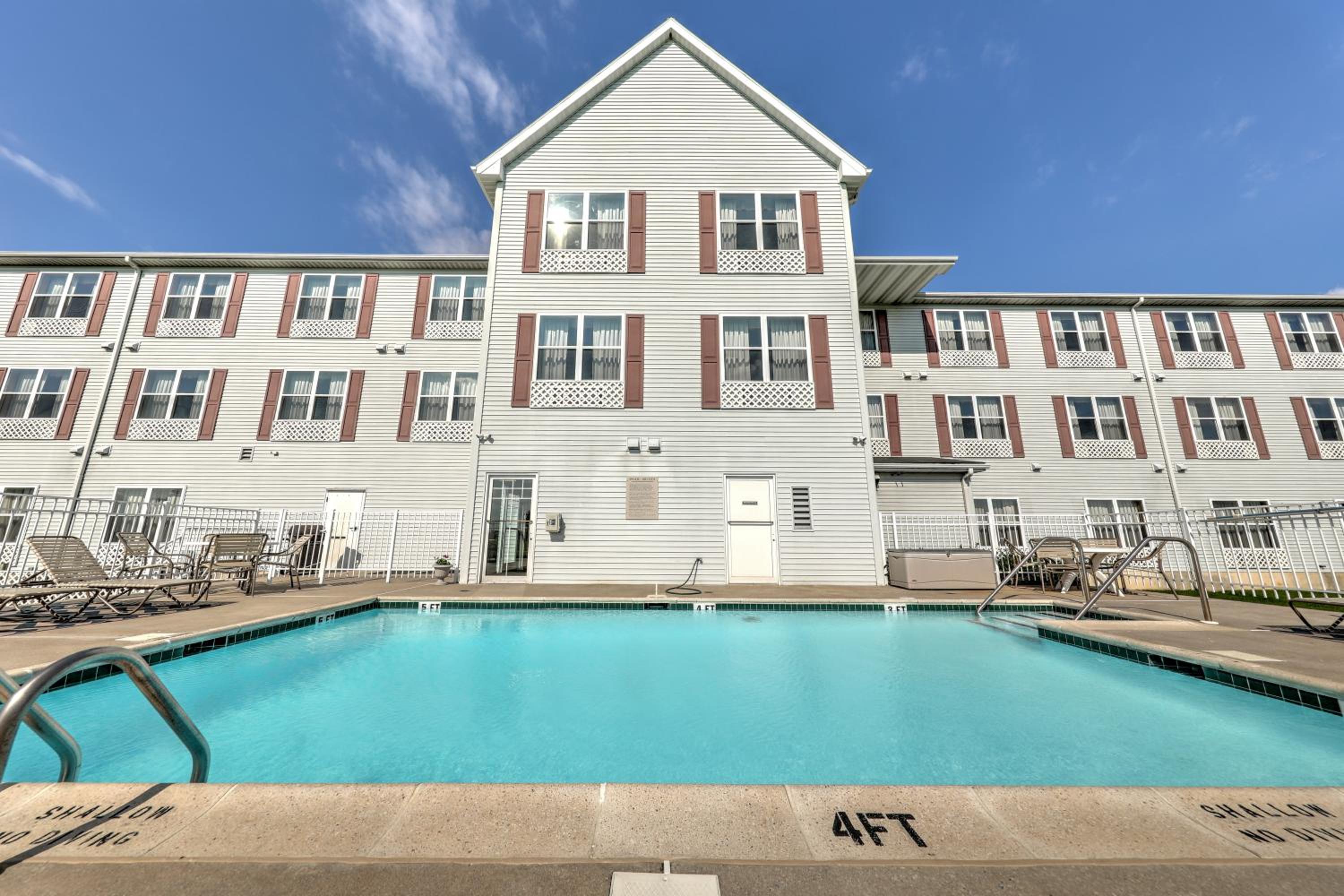 Lancaster Inn Suites - Property Image 42