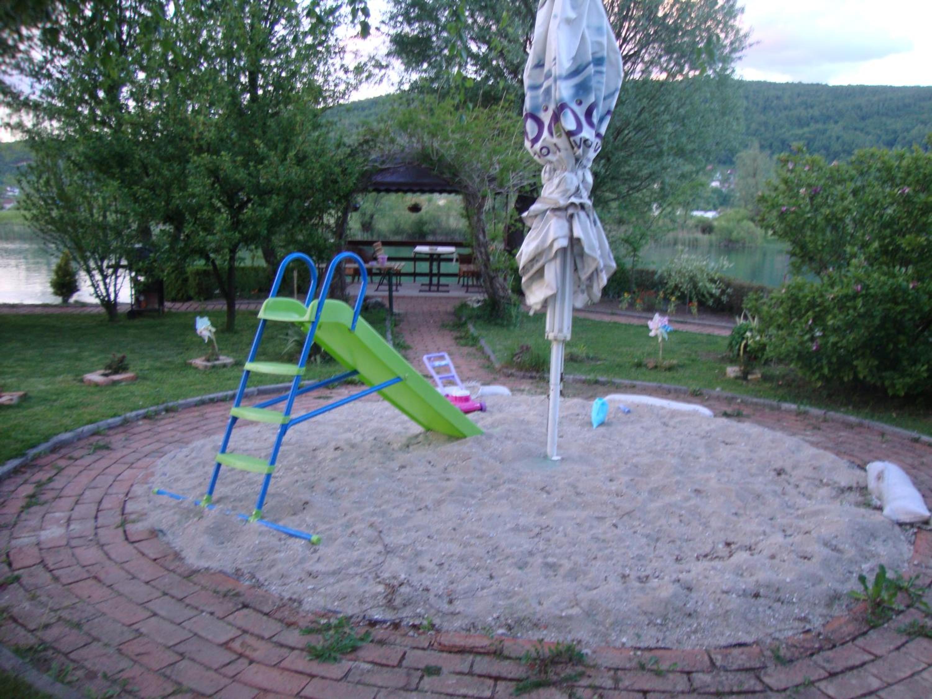 Una Green Garden Residence