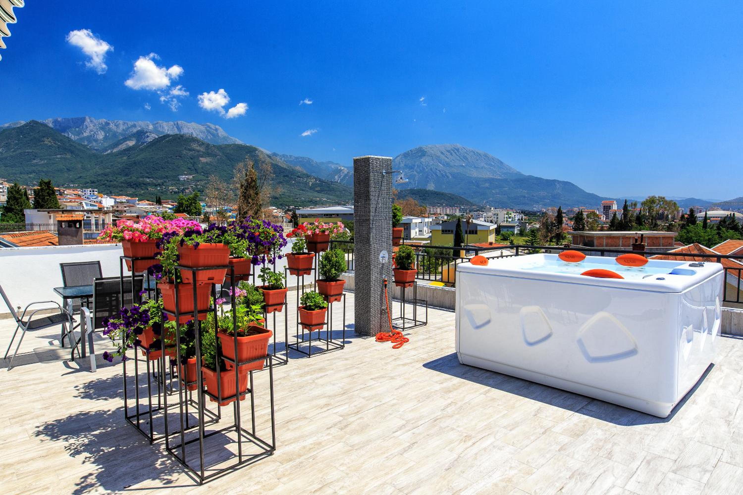 Hotel Apartments Sarić - Image 1