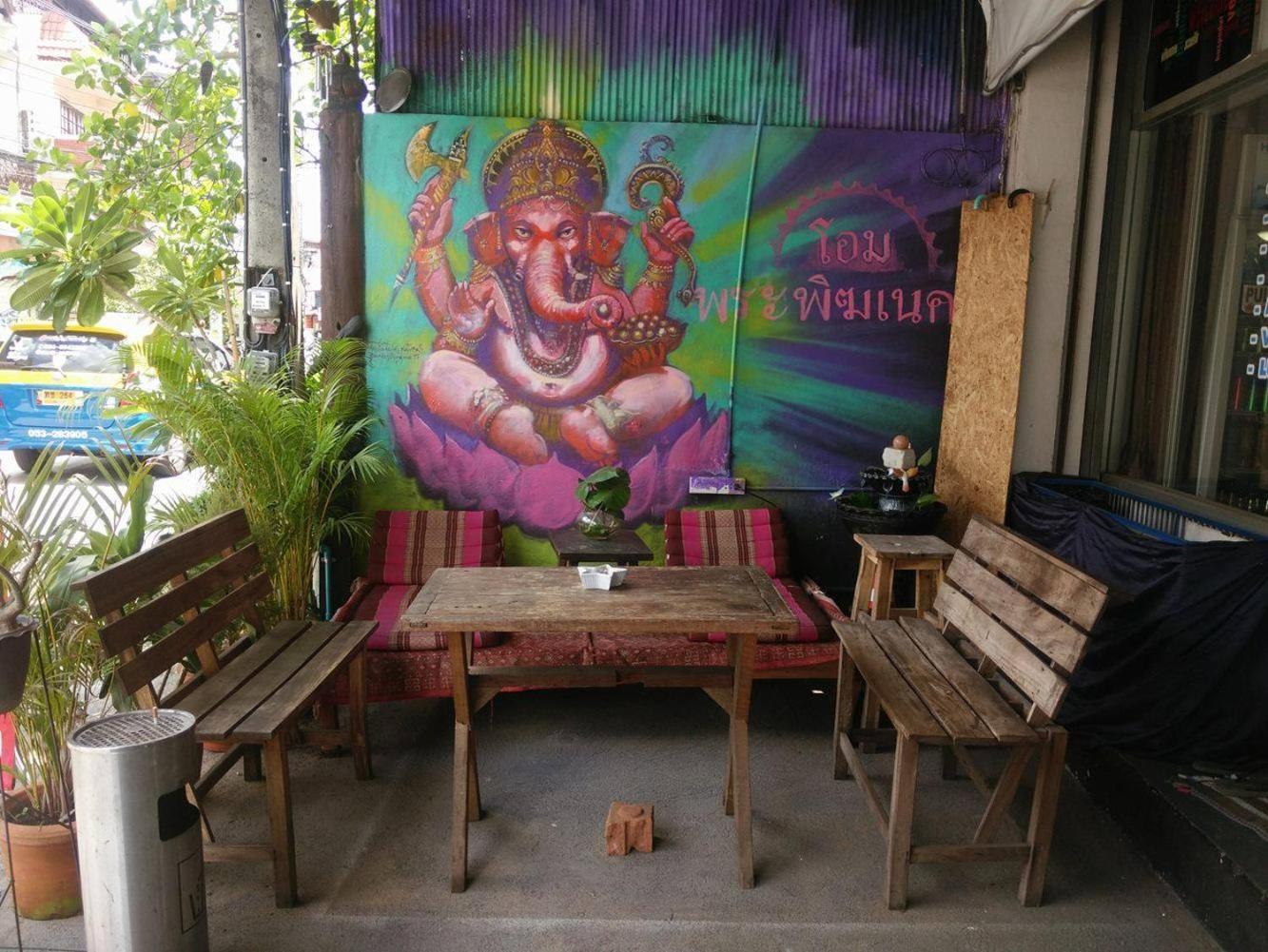 J Giant Hostel