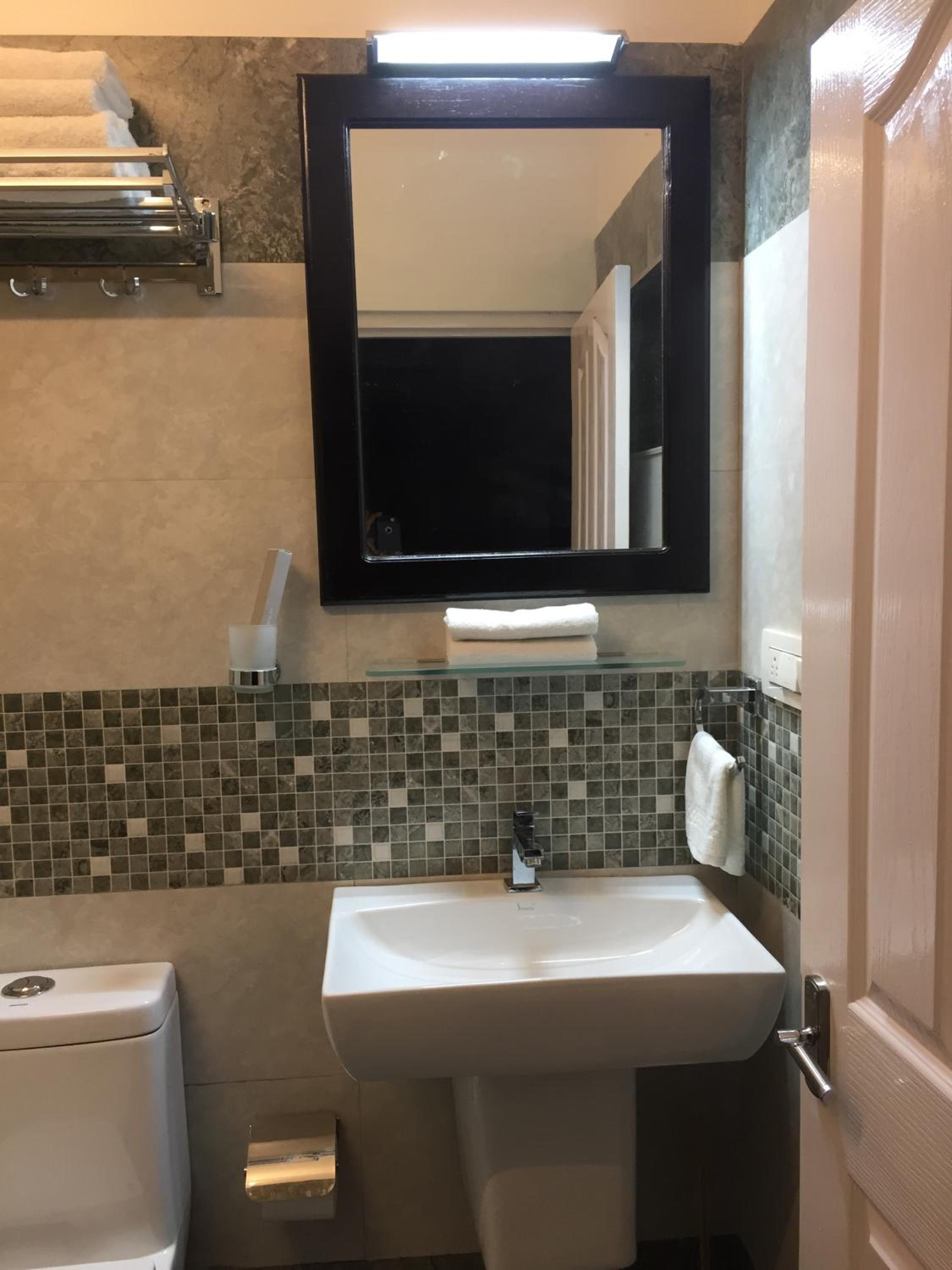 Rajivs Residence - Fully Furnished Apartments