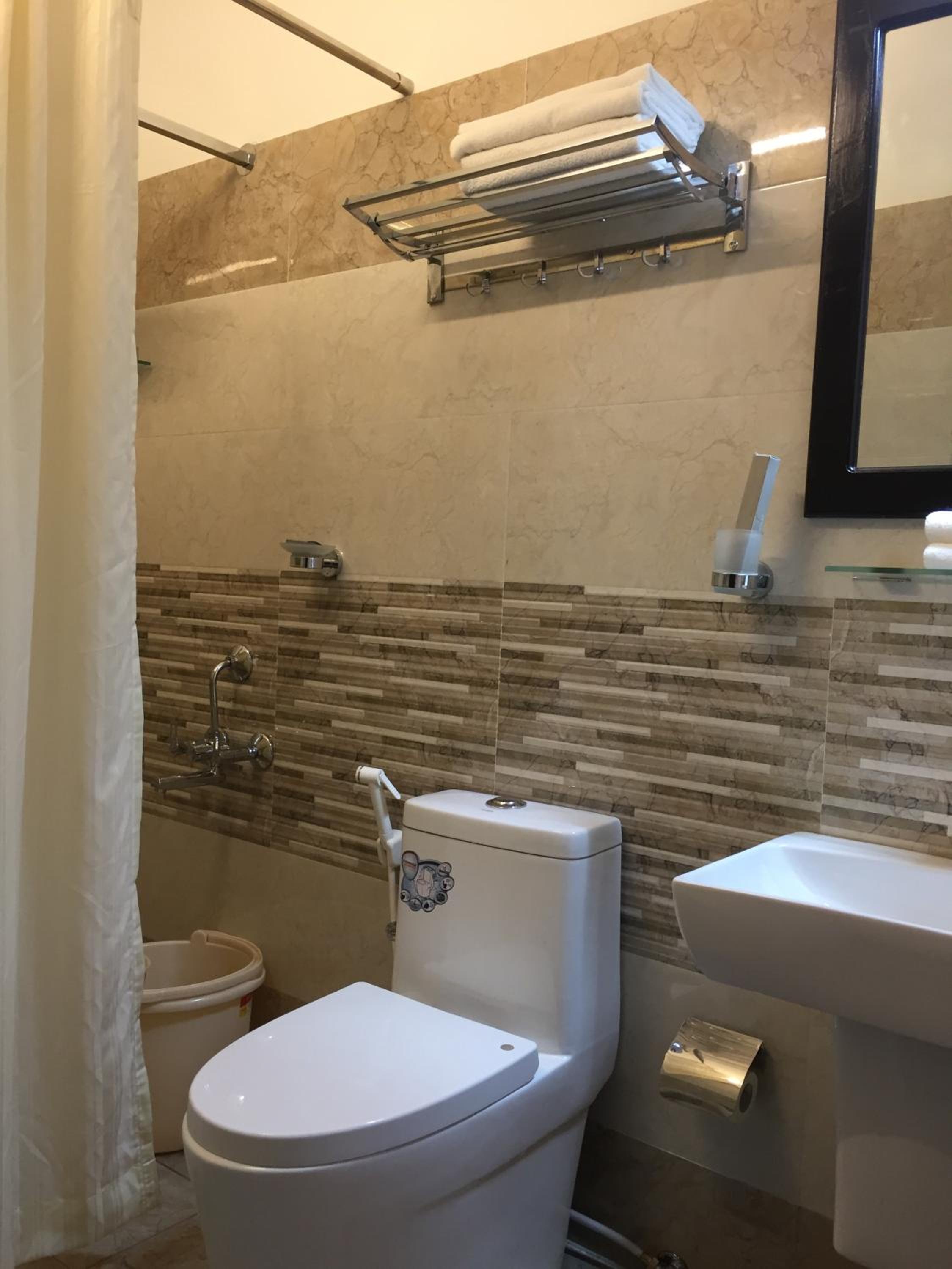 Rajivs Residence - Fully Furnished Apartments