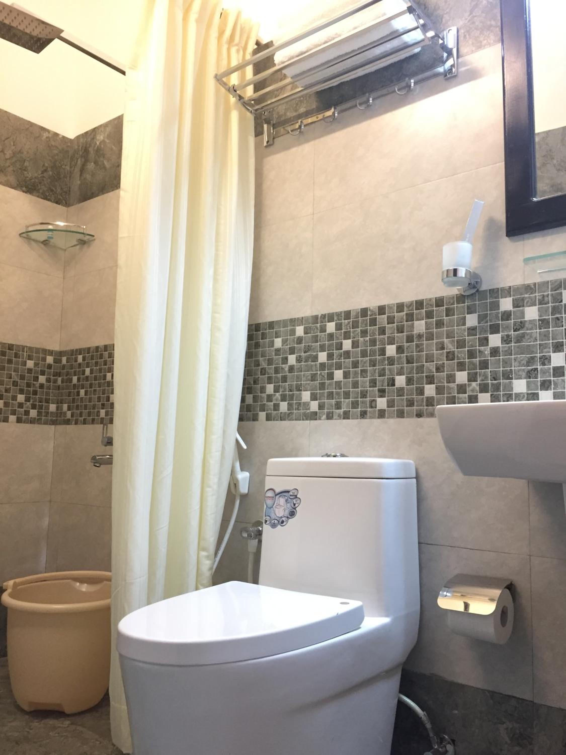 Rajivs Residence - Fully Furnished Apartments