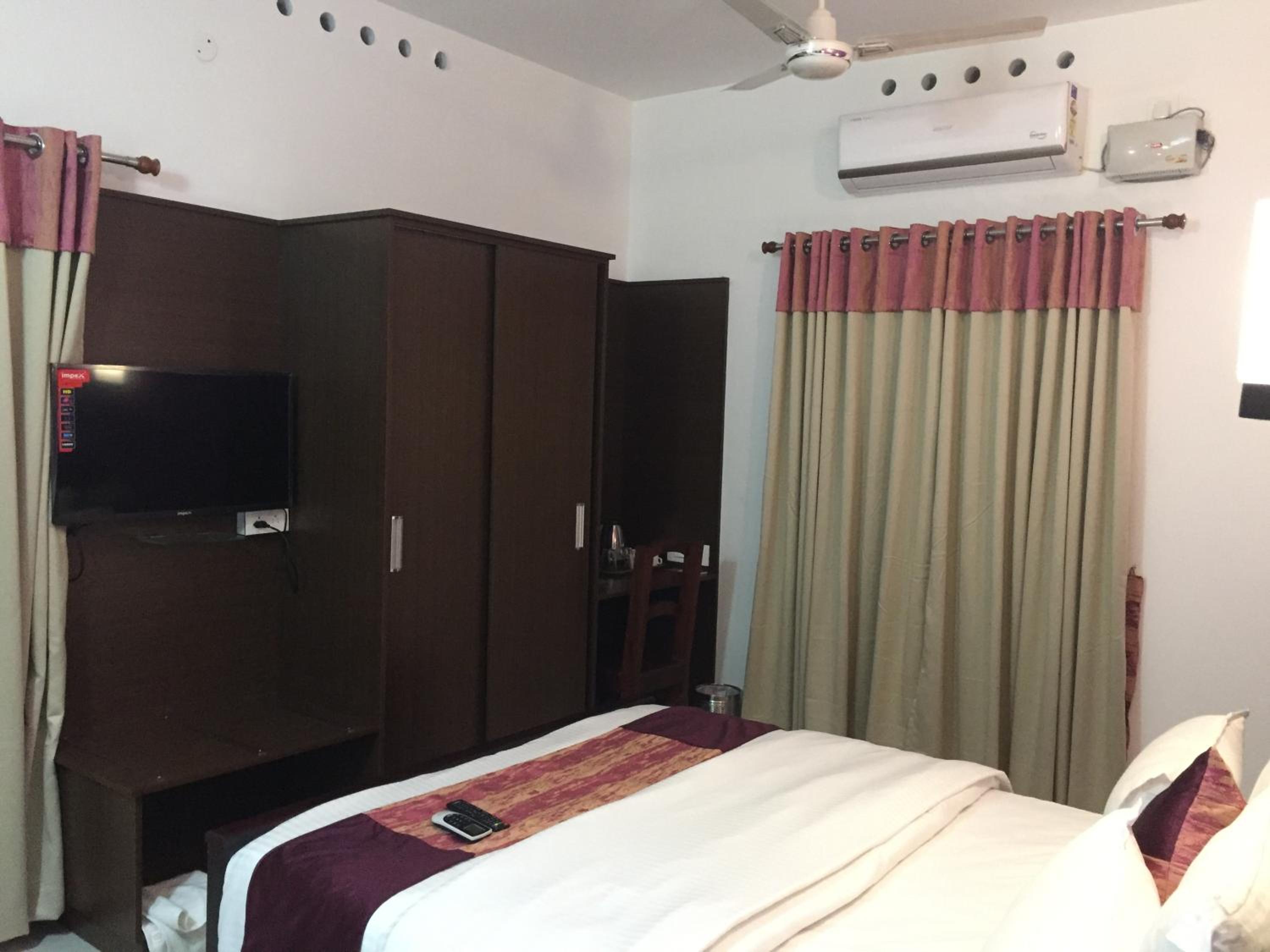 Rajivs Residence - Fully Furnished Apartments