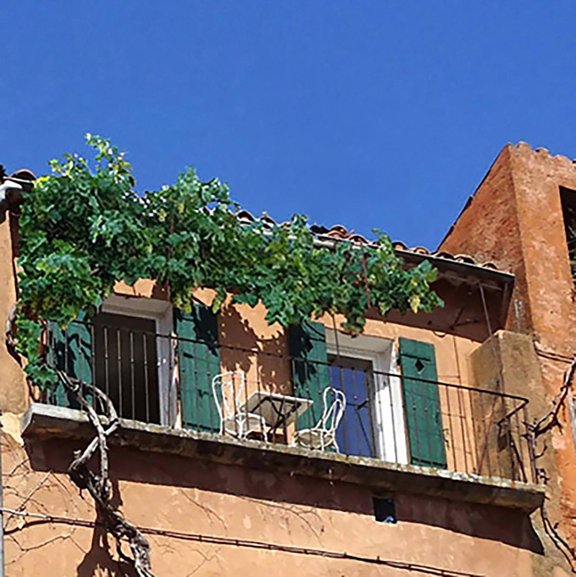 La Dame Au Balcon view 2