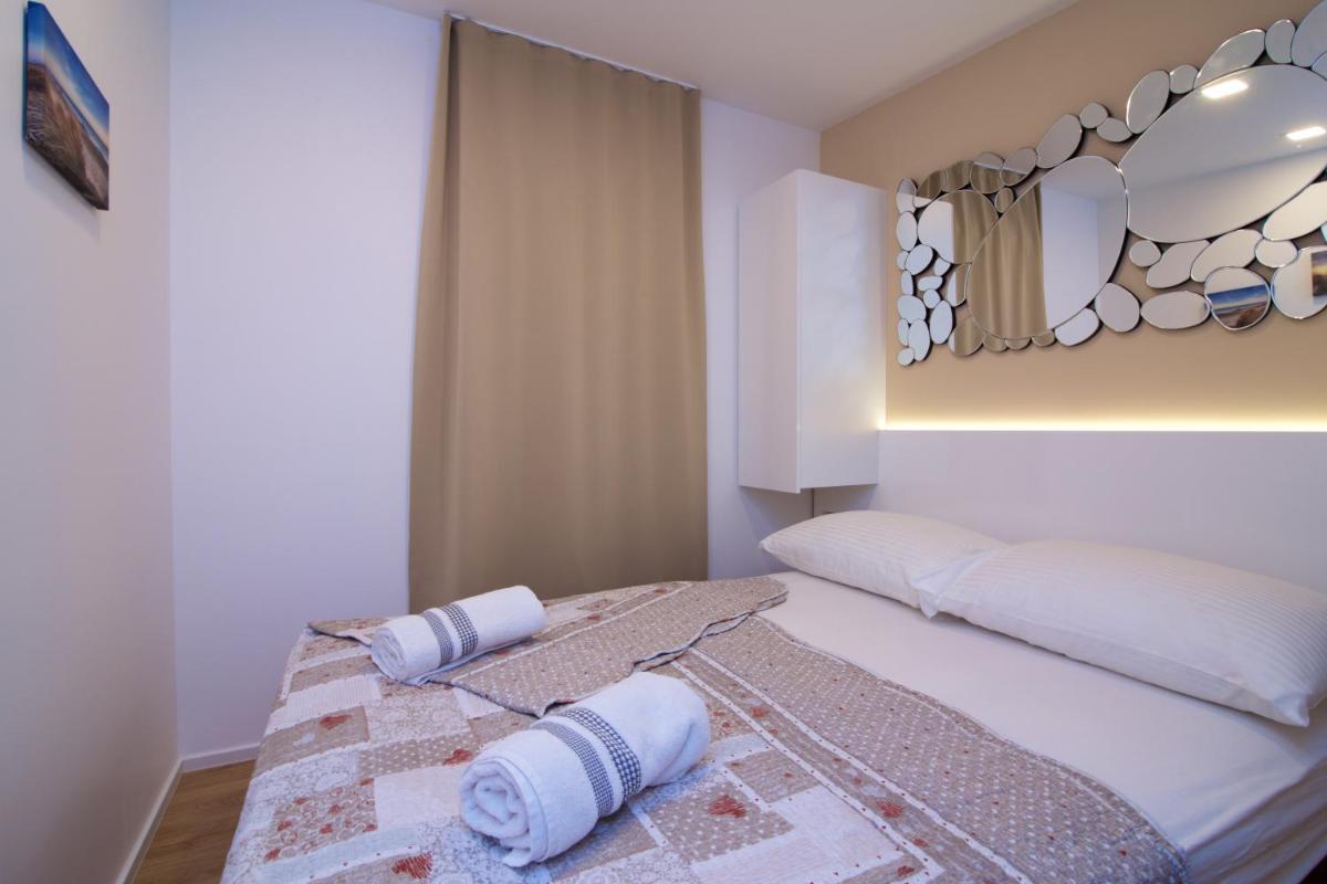 Tomica Apartments with Pool view 5