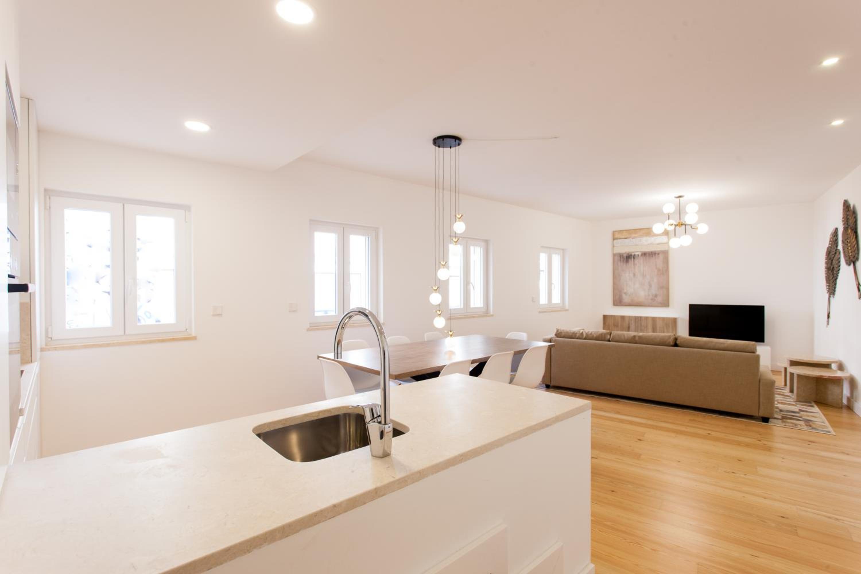 Mouraria Blue Three-Bedroom Apartment w/ Parking - by LU Holidays