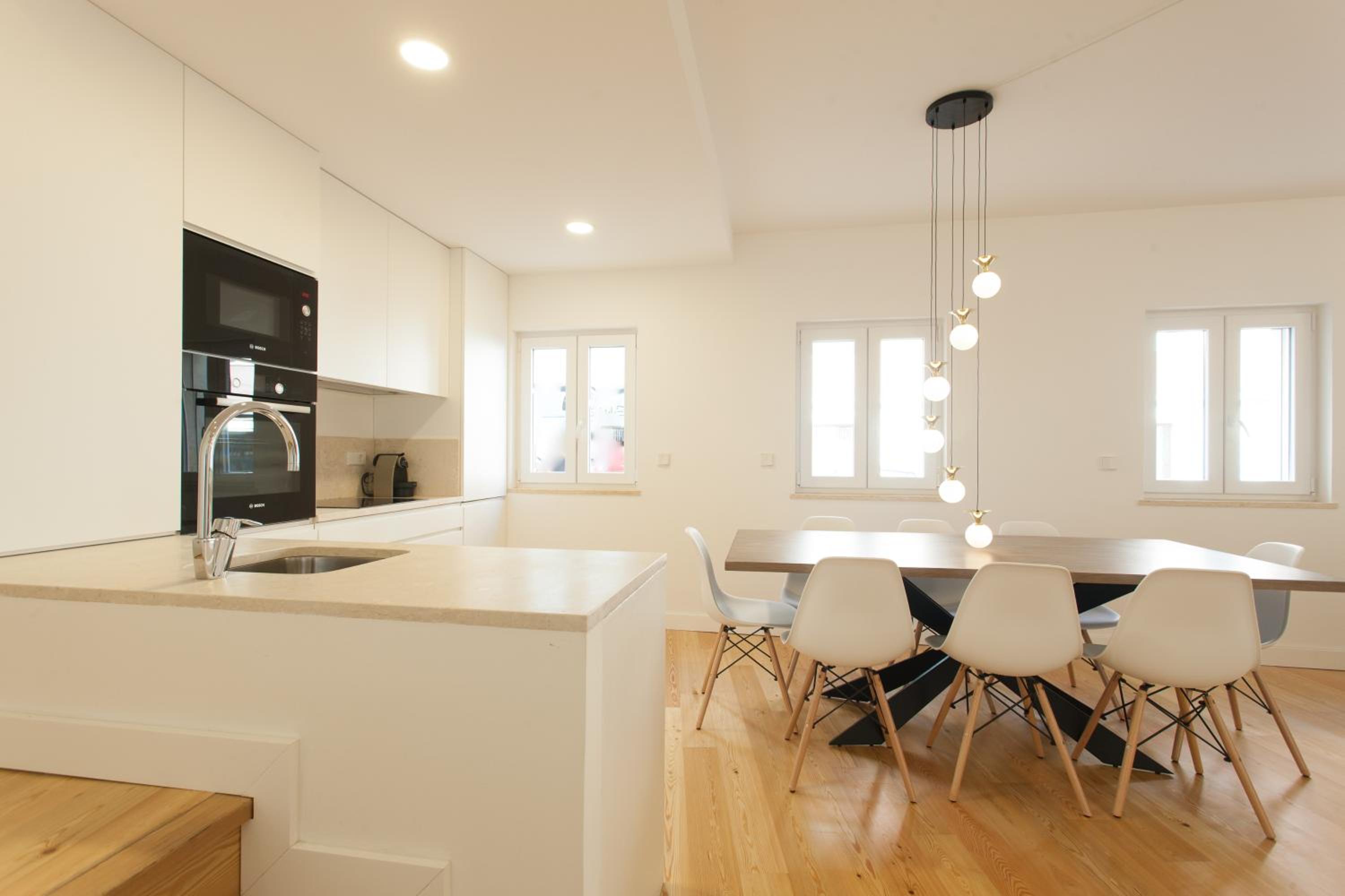 Mouraria Blue Three-Bedroom Apartment w/ Parking - by LU Holidays
